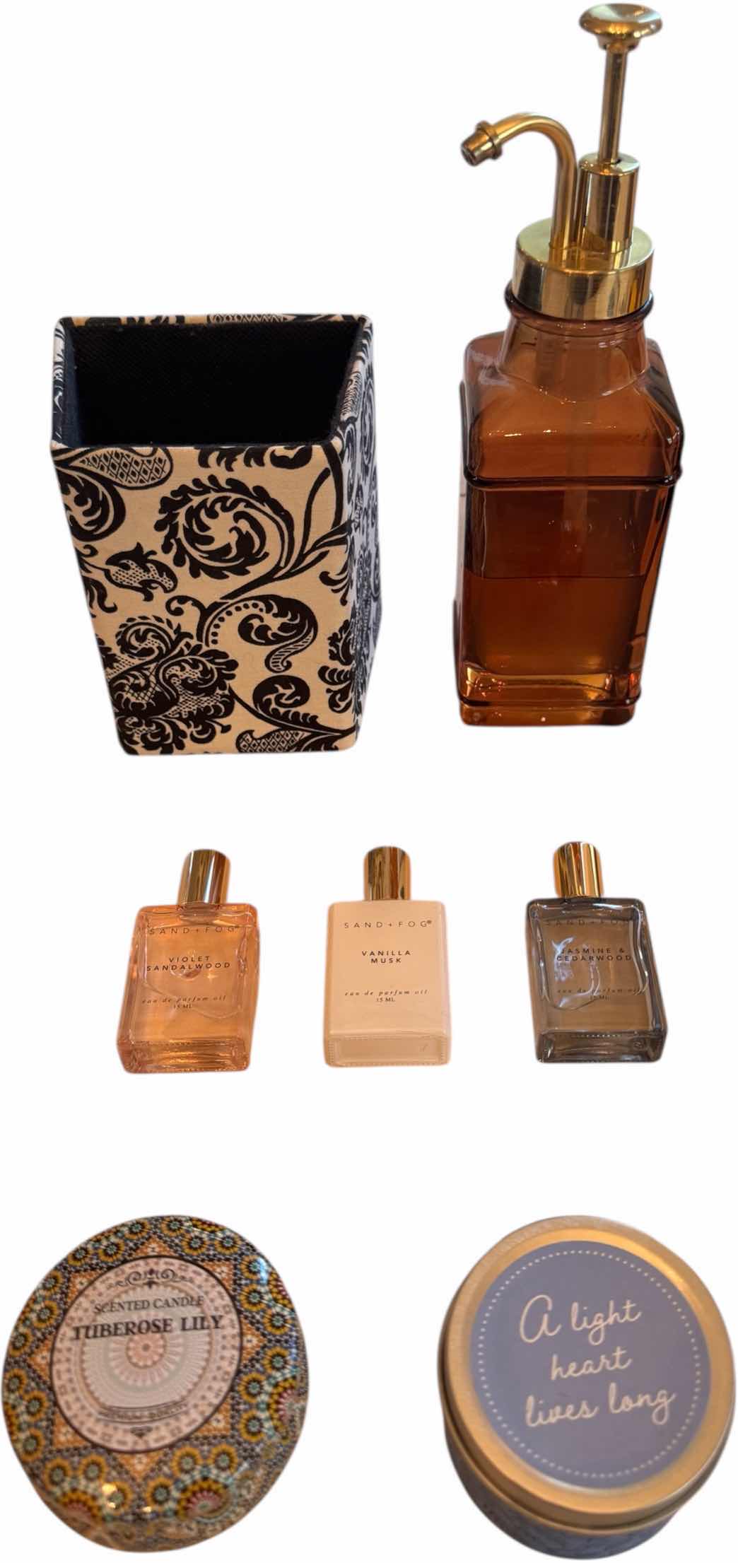 Photo 1 of BATHROOM & VANITY ACCESSORIES