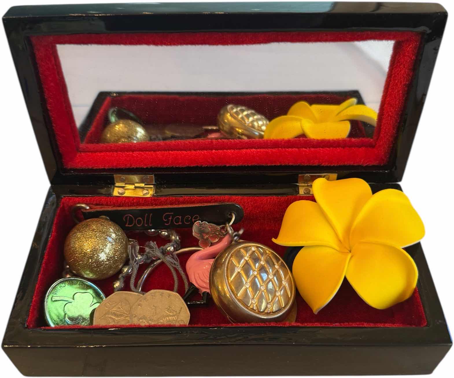 Photo 1 of BATHROOM & VANITY ACCESSORIES