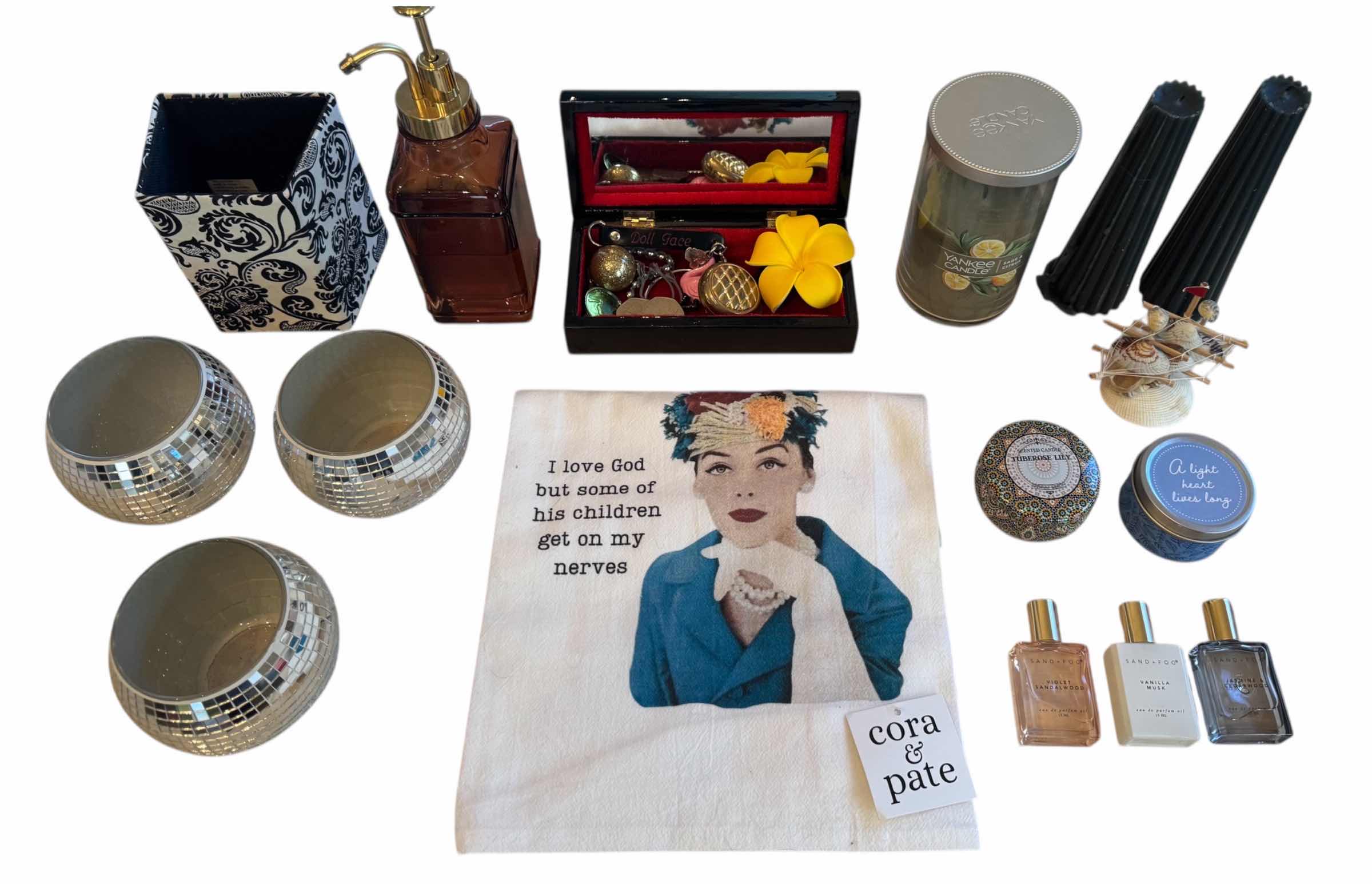 Photo 1 of BATHROOM & VANITY ACCESSORIES