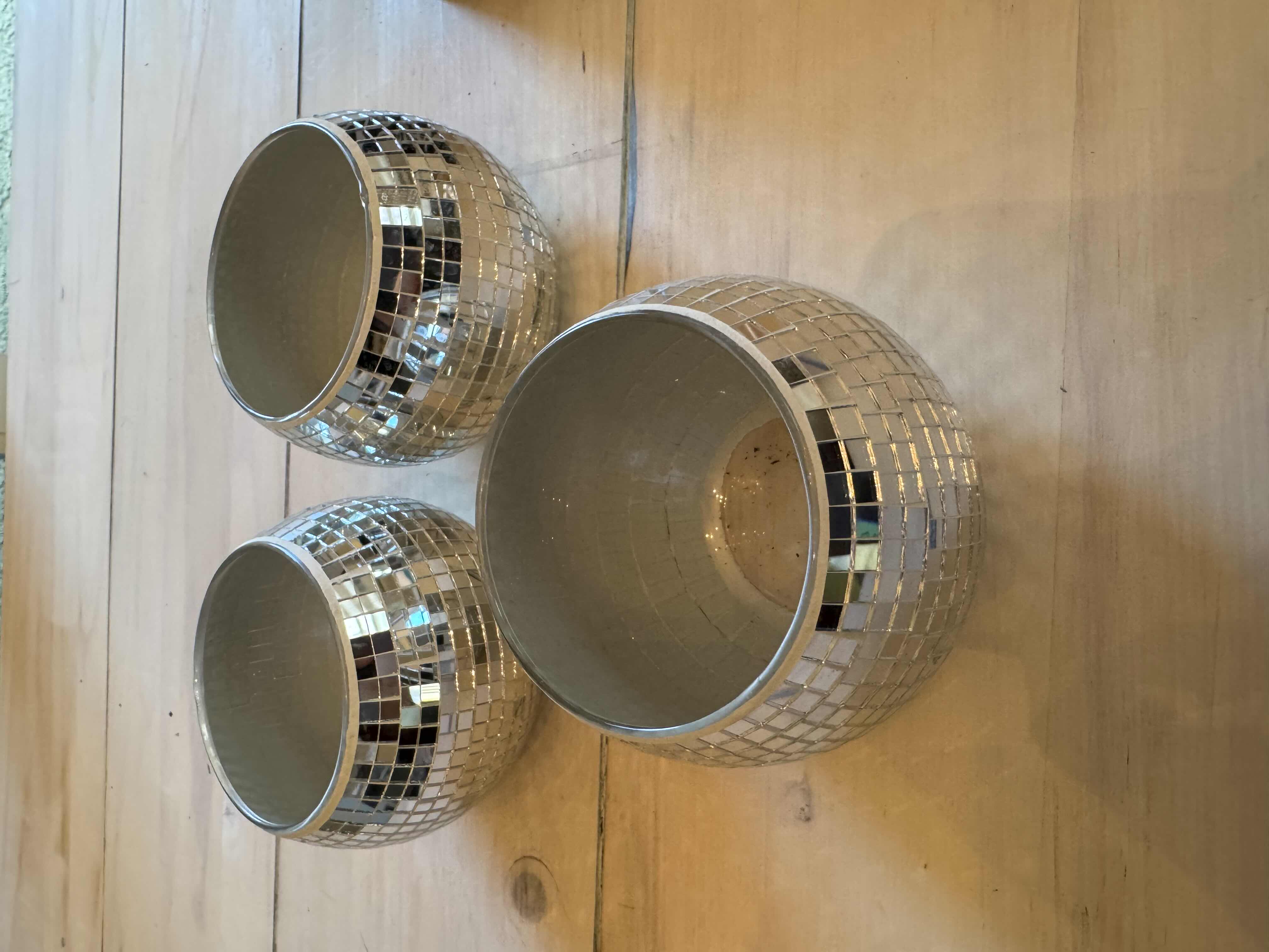 Photo 1 of BATHROOM & VANITY ACCESSORIES