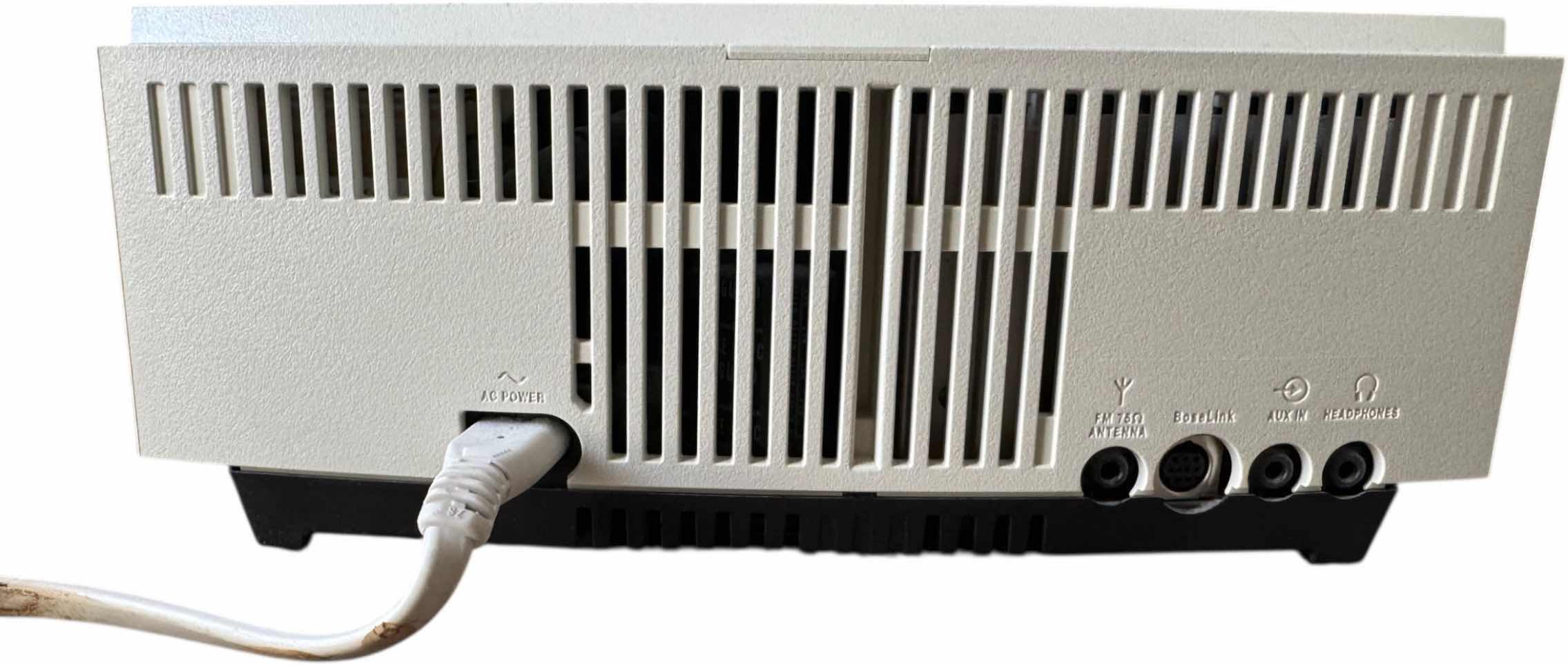 Photo 1 of BOSE WAVE MUSIC FM/AM RADIO SYSTEM W REMOTE 