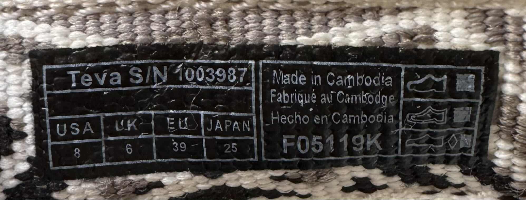 Photo 1 of NEW TEVA  BLACK & WHITE UNIVERSAL WOMENS SANDALS (SIZE 8 )

