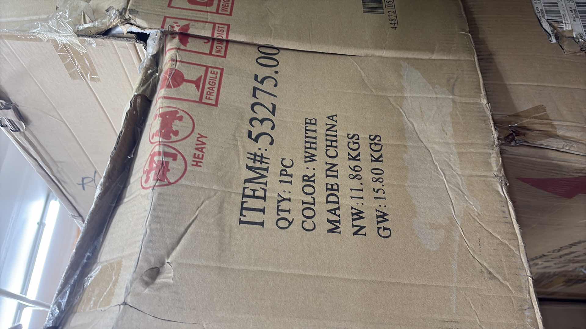 Photo 6 of KINGSBURY WHITE LEATHER LOUNGE ACCENT CHAIR