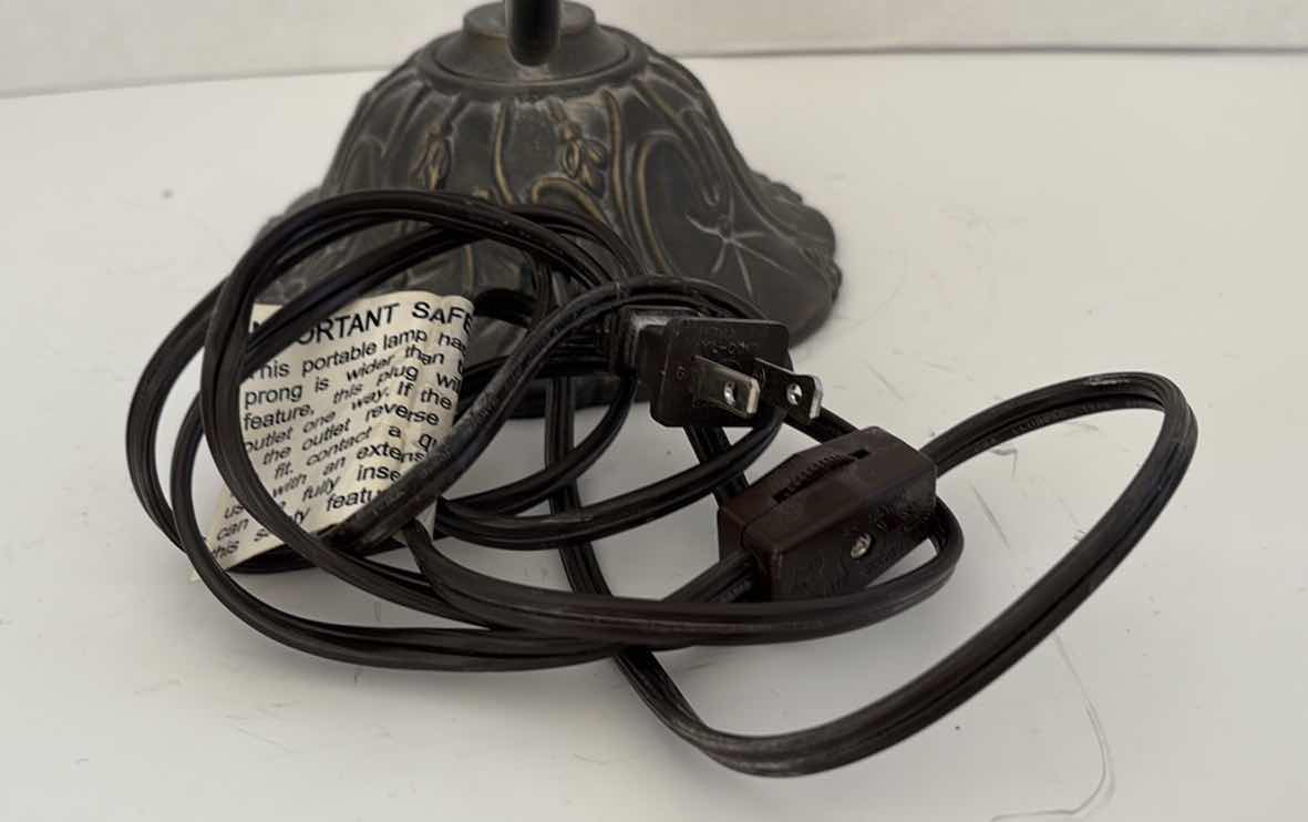 Photo 1 of TIFFANY STYLE RESIN LAMP H19”