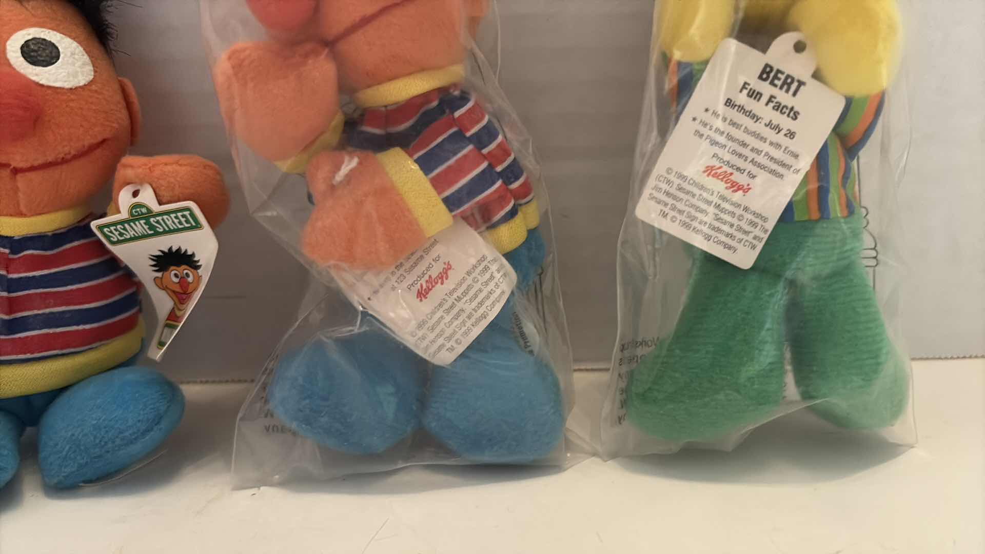 Photo 1 of (3)PCS KELLOGGS SEASAME STREET MINI BEANIES 4”