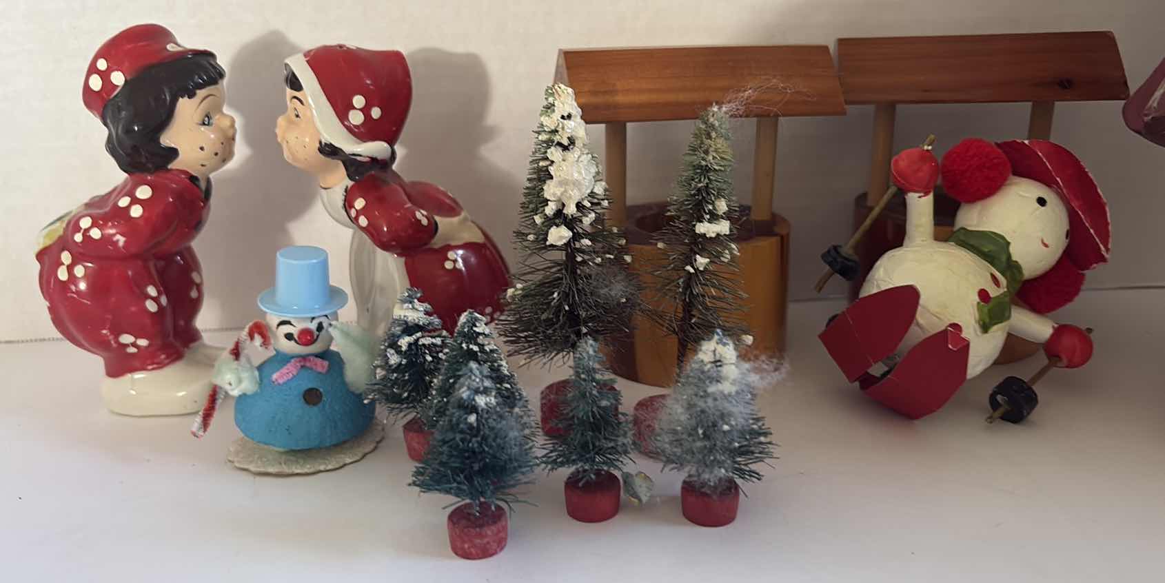 Photo 1 of (8)PCS CHRISTMAS SHELF DECOR H9”