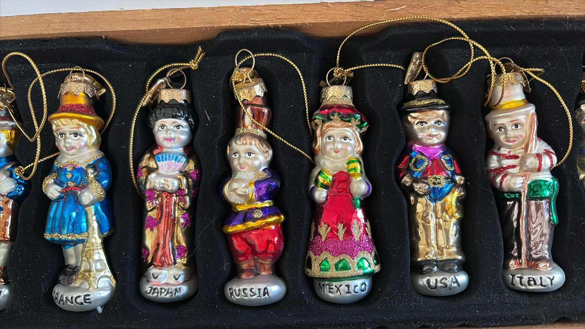 Photo 1 of (12)PCS THOMAS PACCONI HAND BLOWN GLASS ORNAMENTS