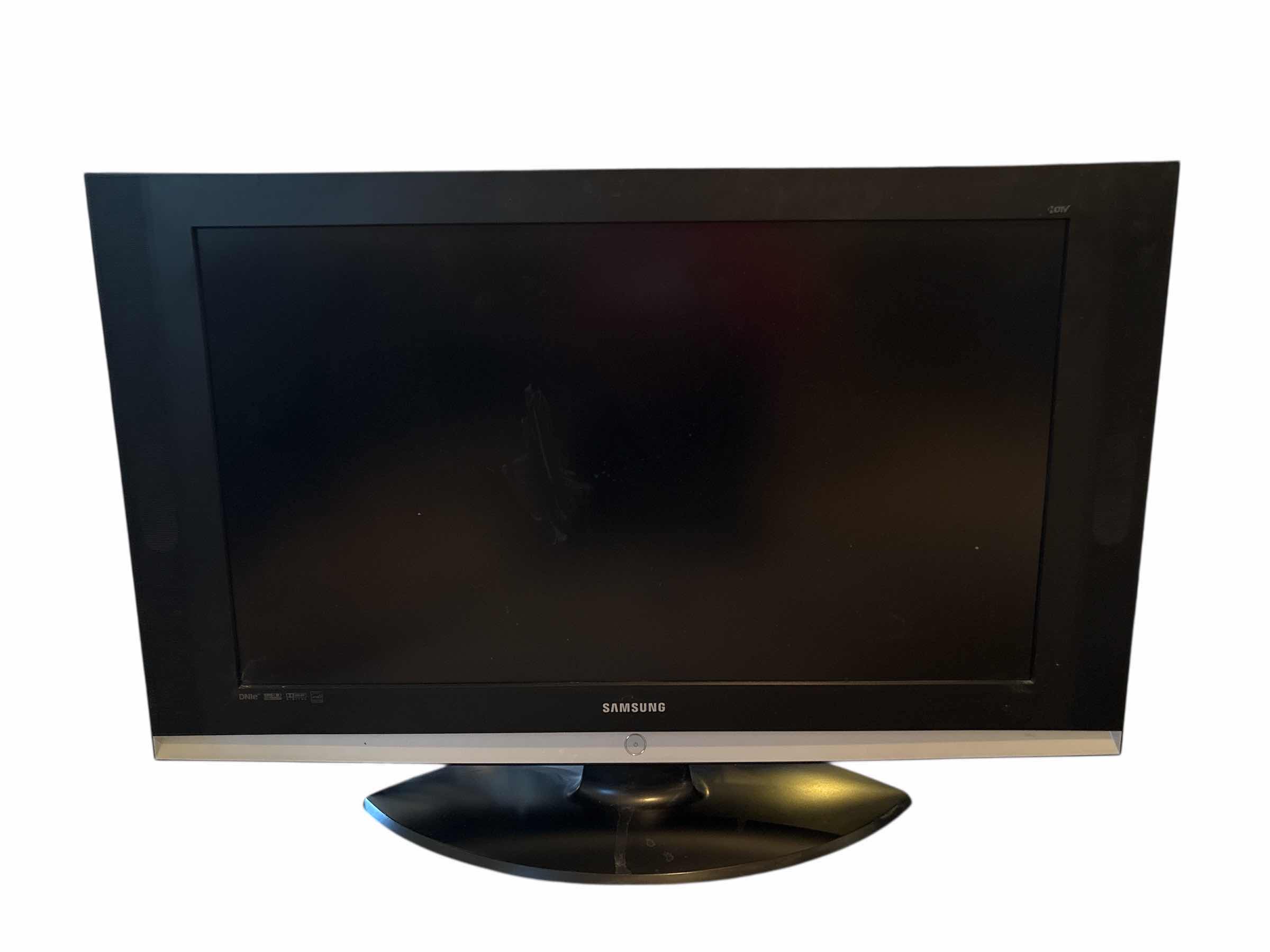 Photo 1 of 39” SAMSUNG TV