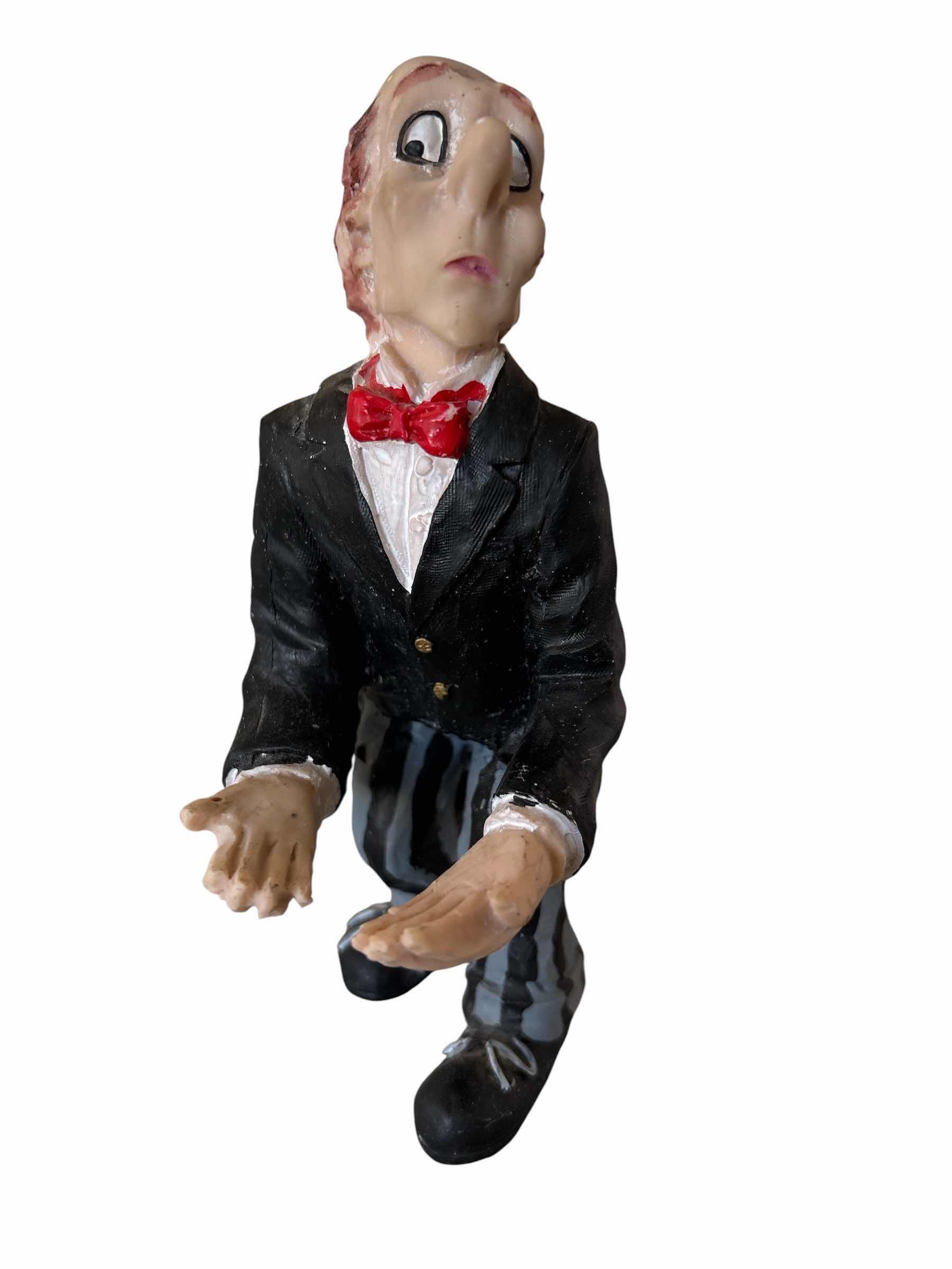 Photo 1 of (2)PCS FAT CHEF WAITRESS & WAITER H8.25”