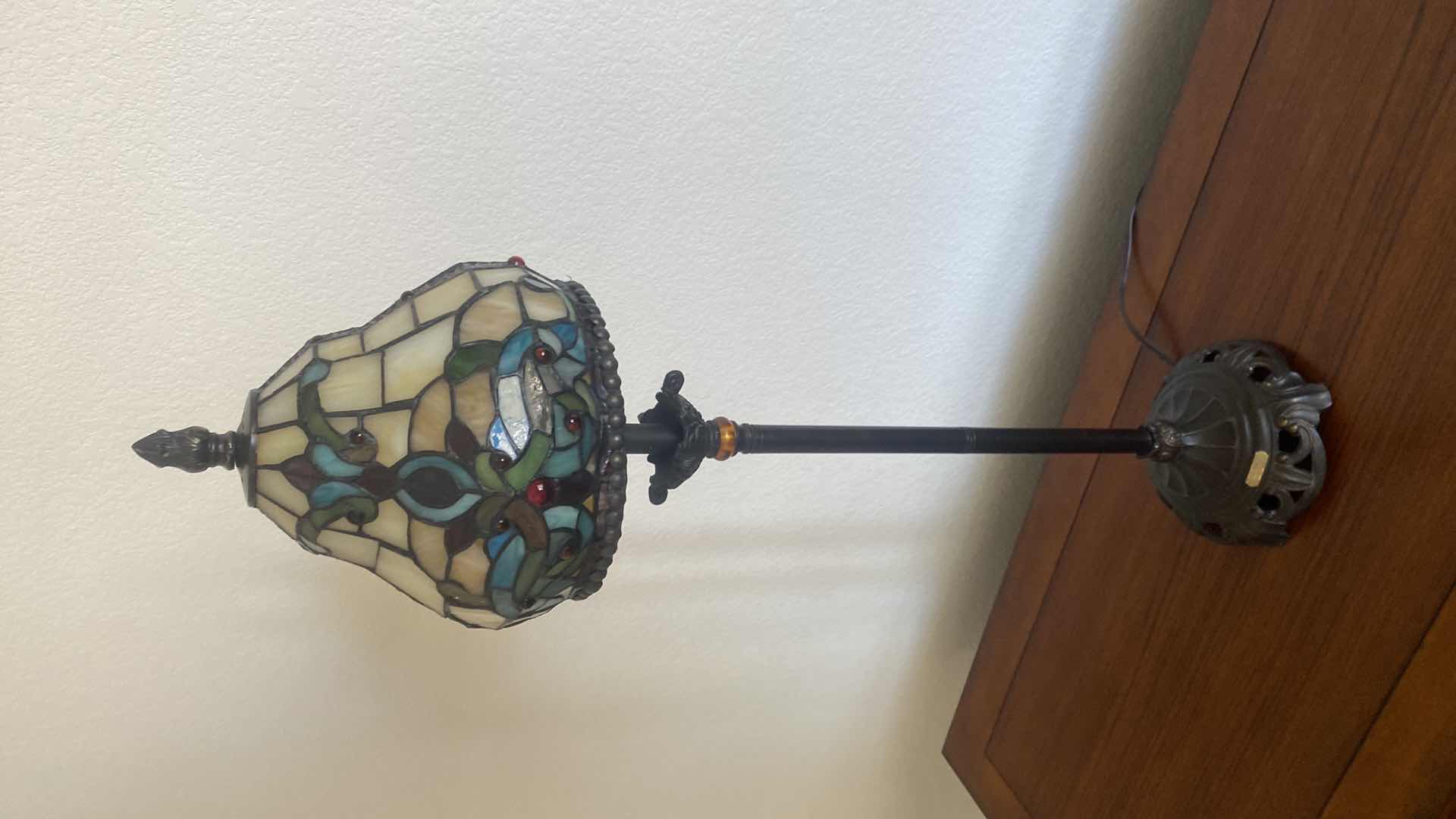 View 5 of ANTIQUES ROADSHOW BY DALE TIFFANY INC. TABLE LAMP H 31”