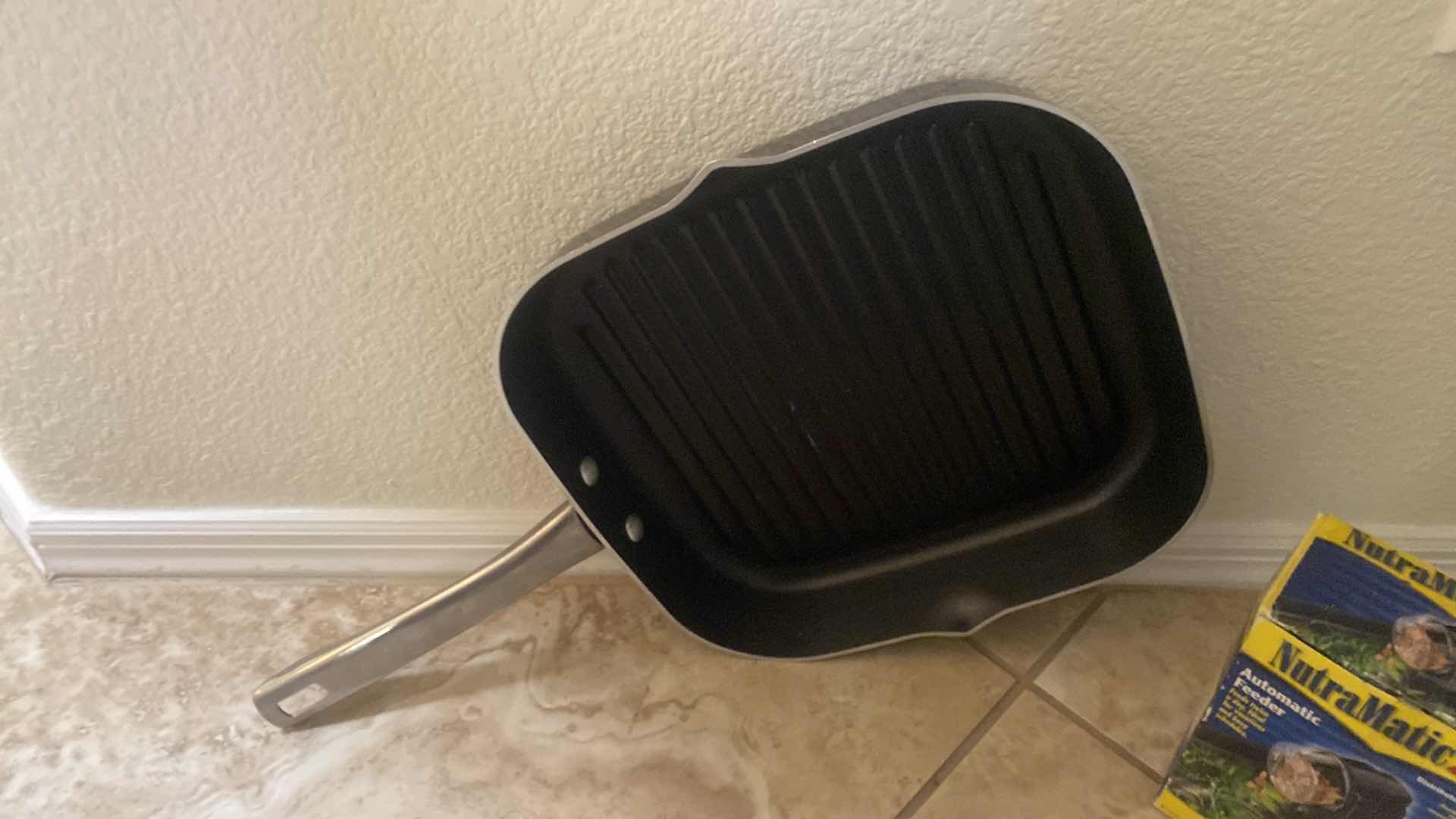 Photo 1 of KITCHEN SKILLET & GADGETS