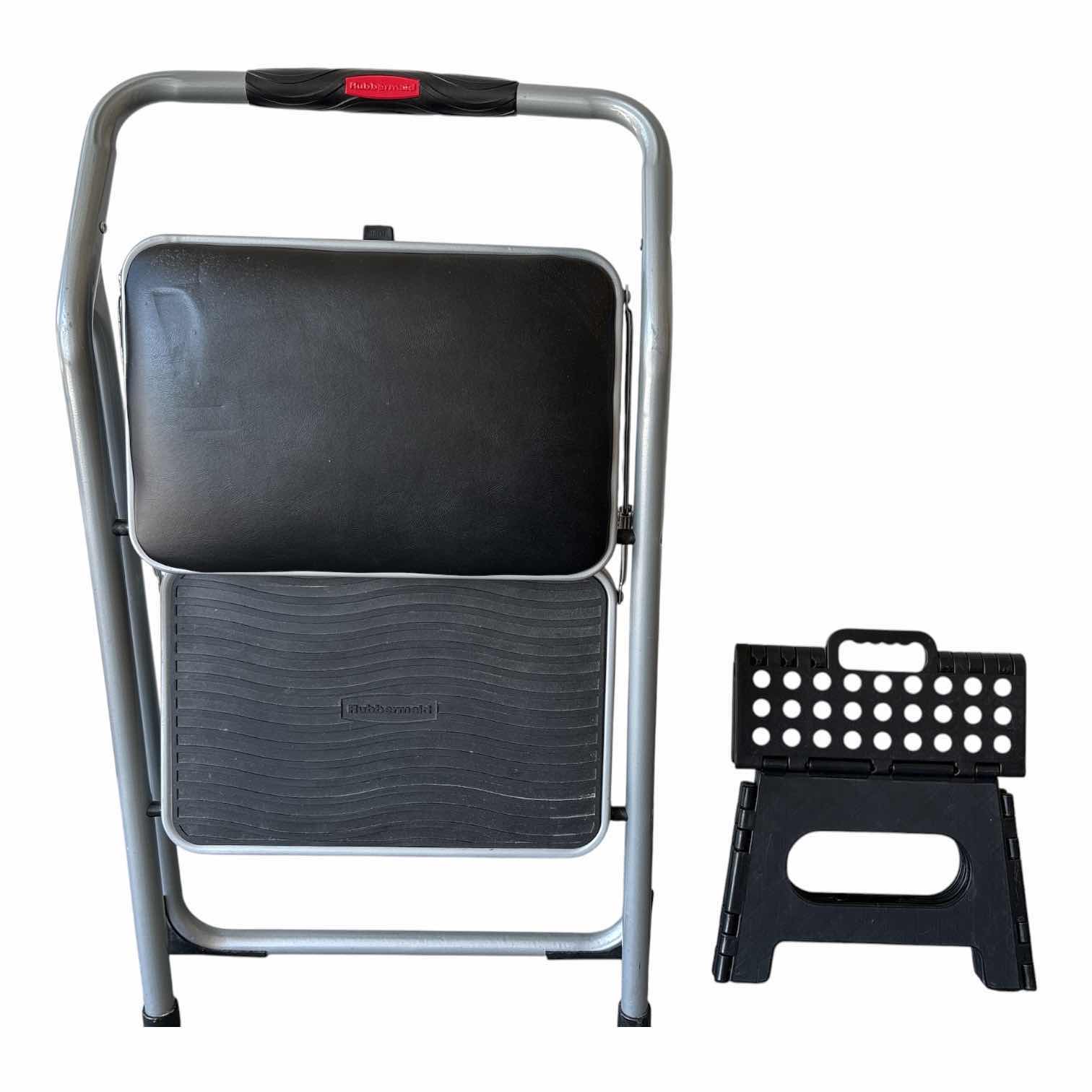 Photo 1 of (2)PCS FOLDABLE STEP STOOL H32”