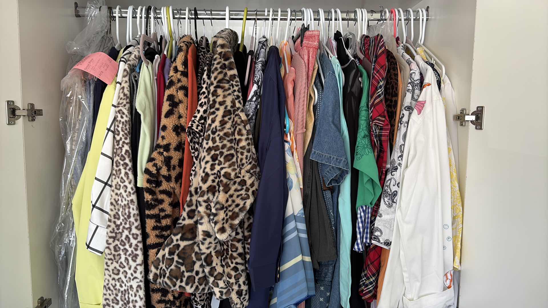 Photo 1 of CONTENTS OF GARAGE STORAGE WOMENS CLOTHING XL-2XL