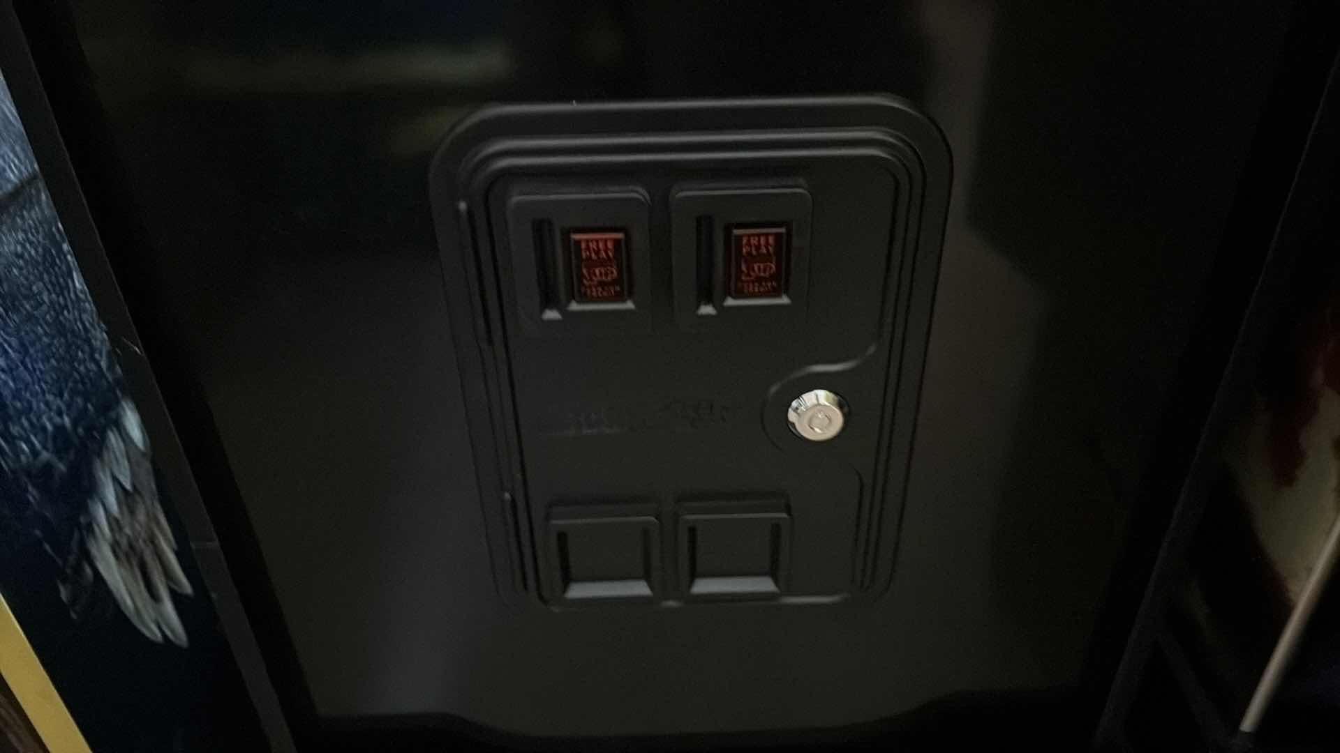 Photo 1 of ARCADE 1 UP DRAGONS LAIR GAMING MACHINE