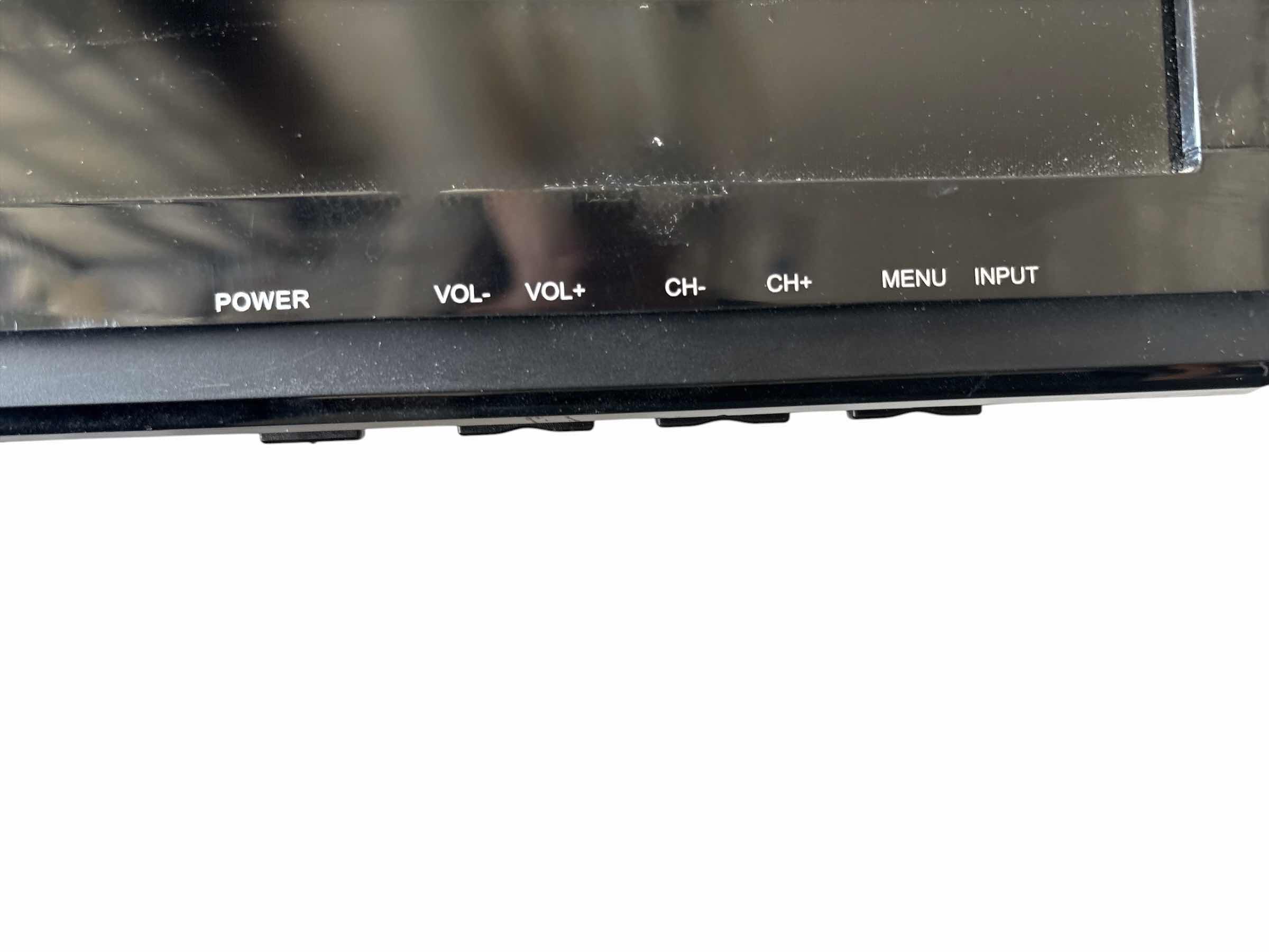 Photo 1 of WESTINGHOUSE TV 39”
