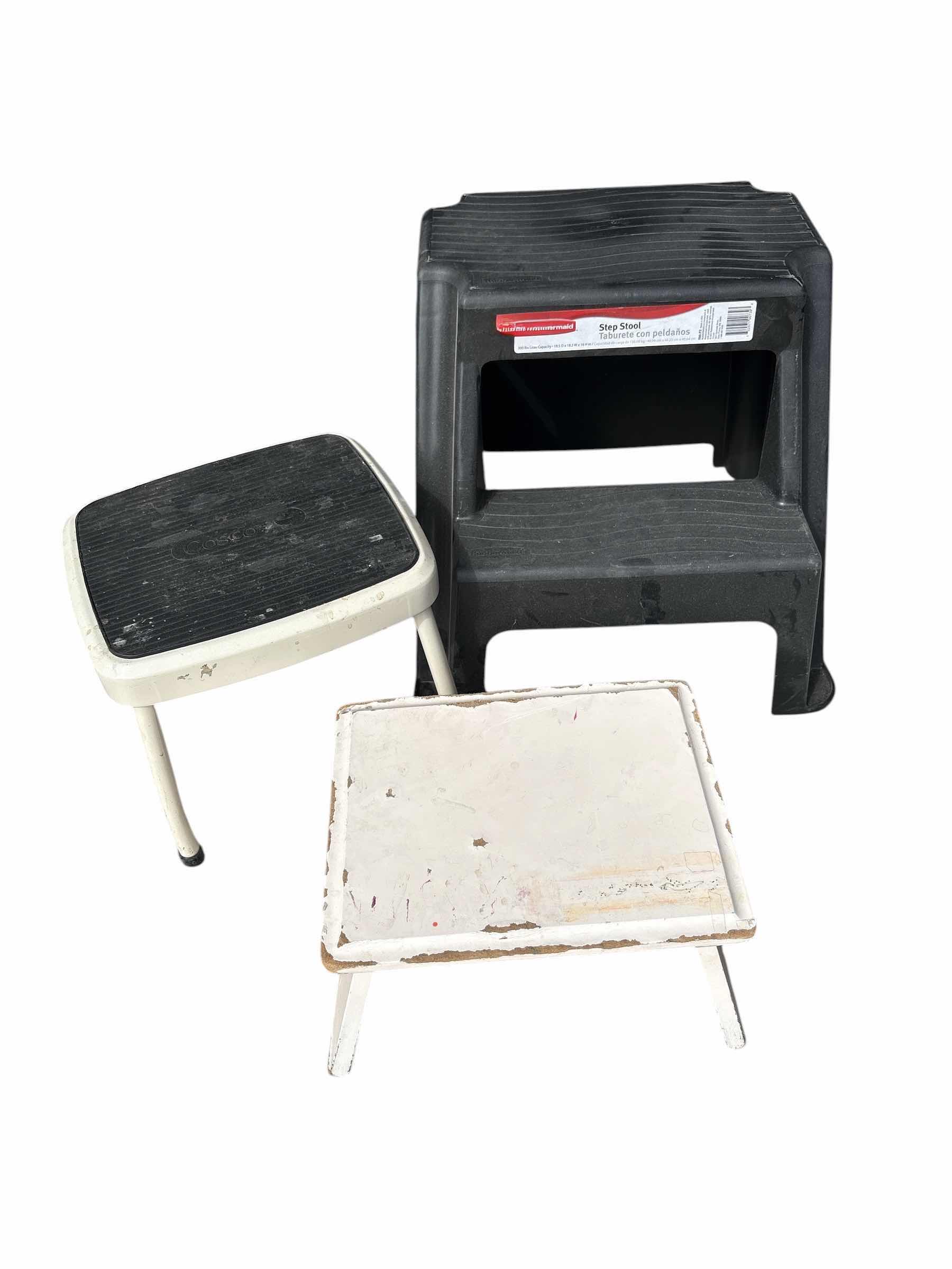 Photo 1 of (3)PCS PLASTIC & WOOD STEP STOOLS H15.5”