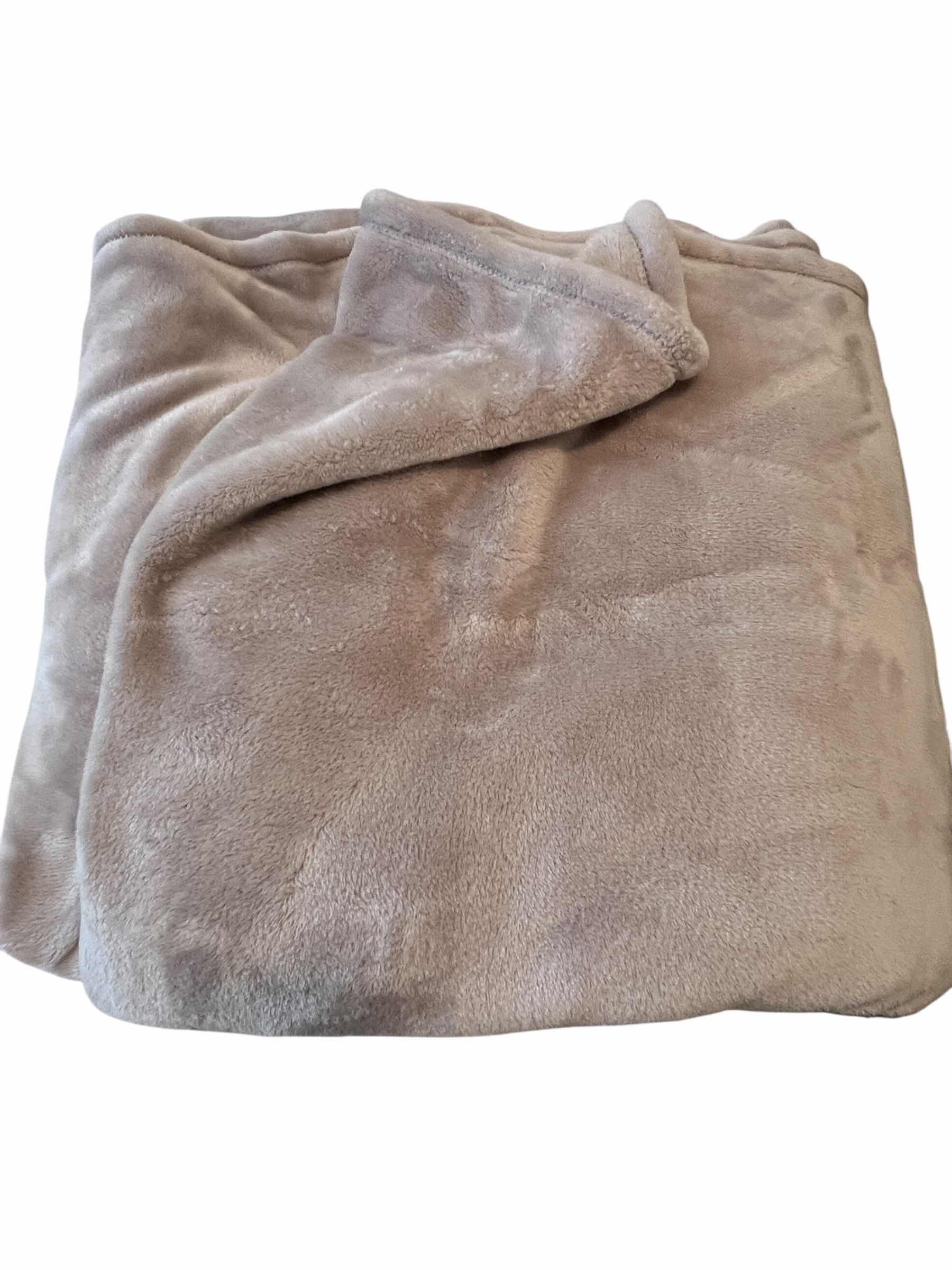 Photo 1 of ASSORTED GREY QUEEN SIZE BED COMFORTER AND LINENS WITH TWO REGULAR SIZE PILLOWS