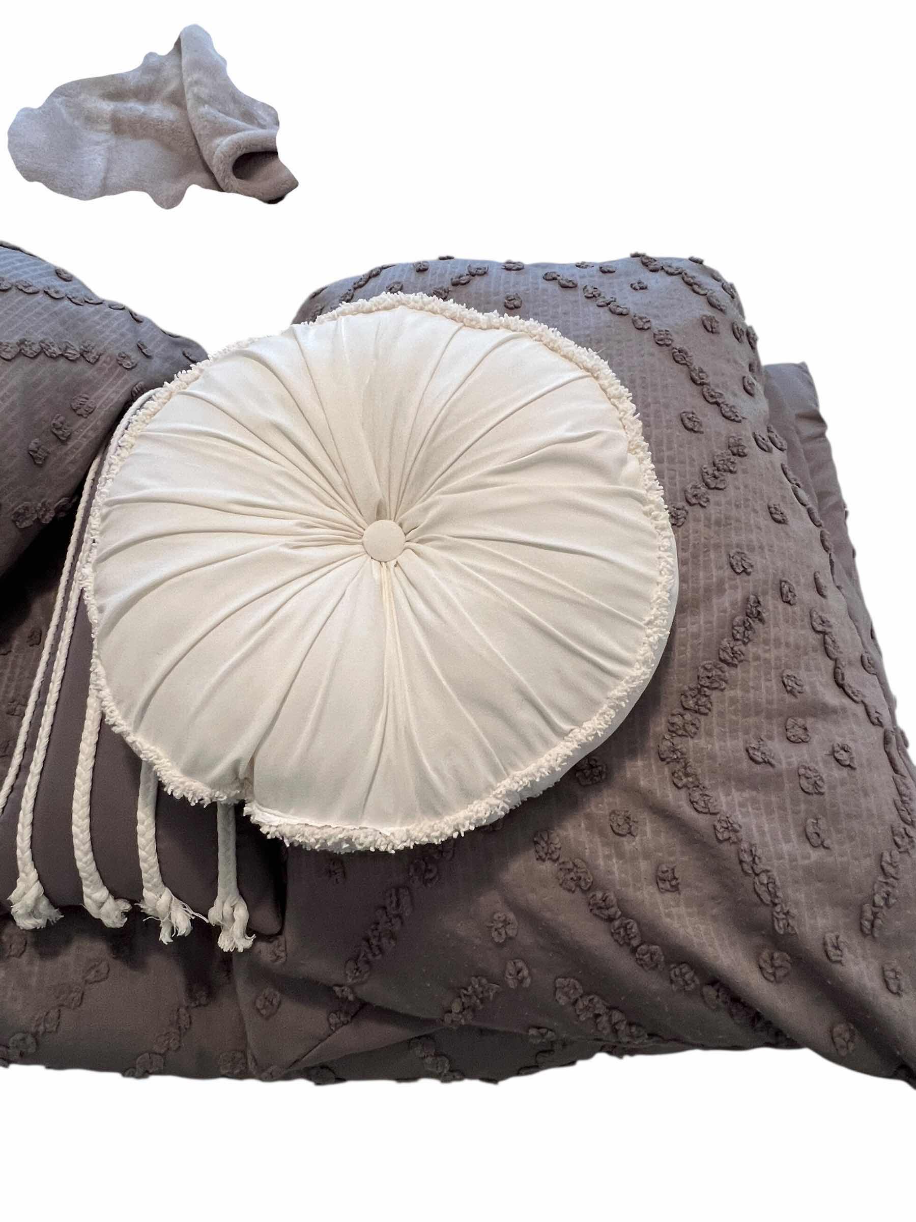 Photo 4 of ASSORTED GREY QUEEN SIZE BED COMFORTER AND LINENS WITH TWO REGULAR SIZE PILLOWS