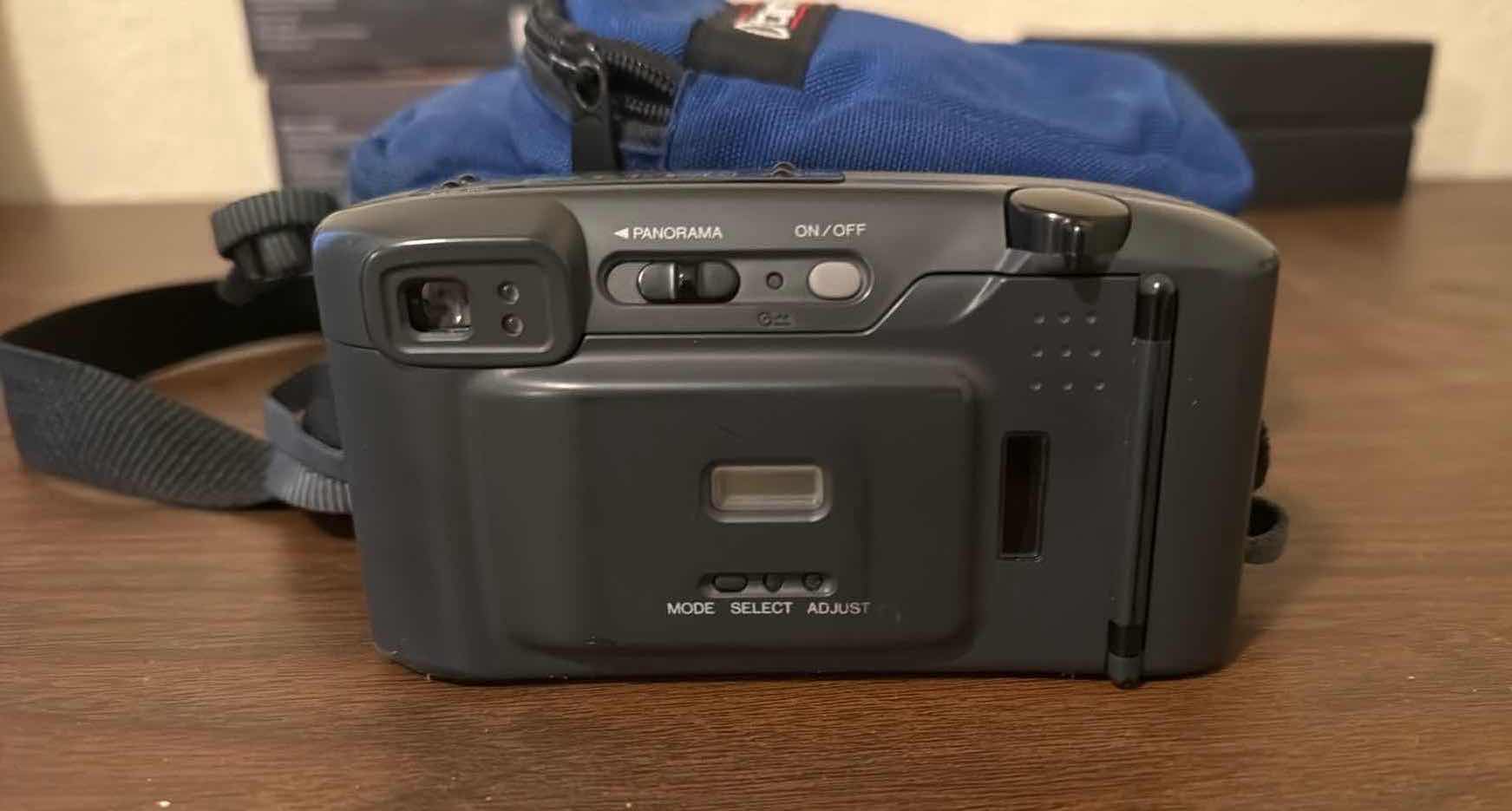 Photo 1 of MINOLTA CAMERA W CARRYING CASE