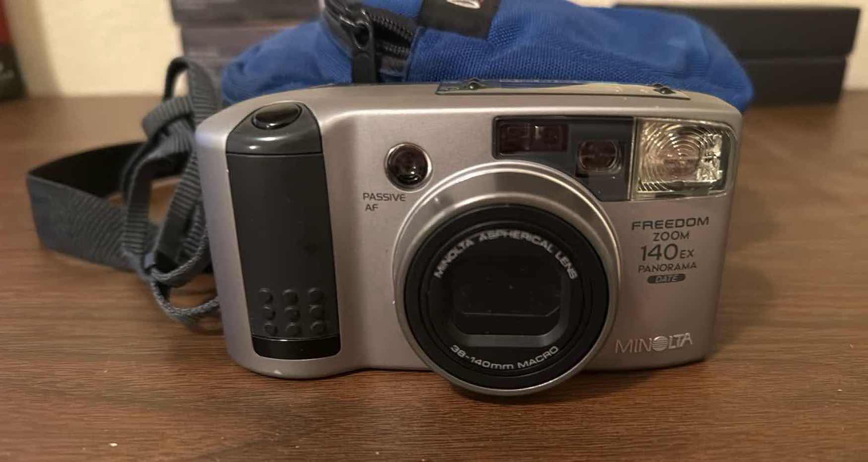 Photo 1 of MINOLTA CAMERA W CARRYING CASE