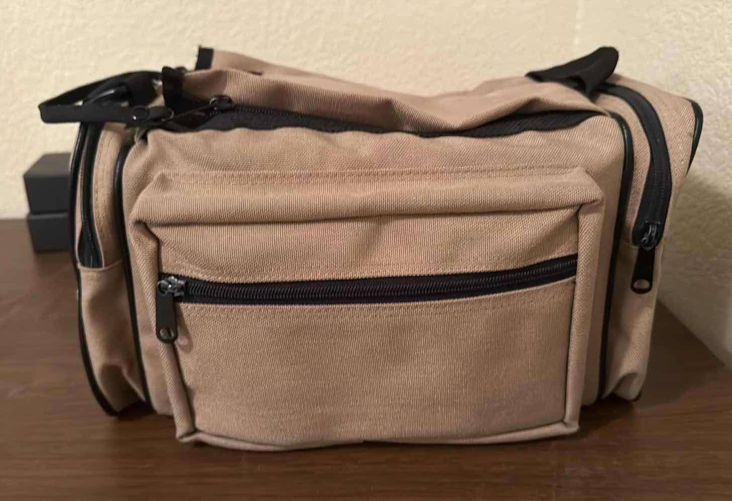 Photo 1 of OLYMPUS CAMERA W CARRYING CASE