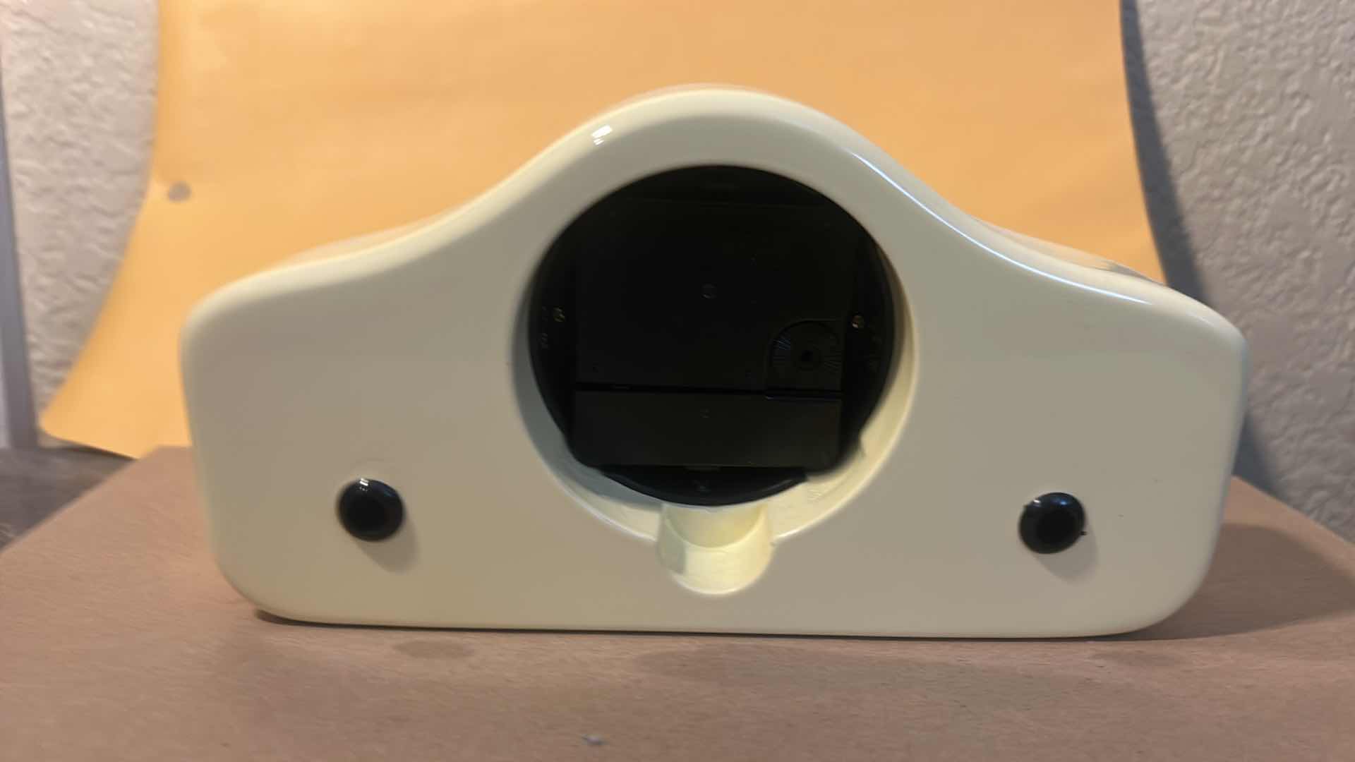 Photo 1 of 1960’S VINTAGE AMERICAN COUNTRY RETRO CLASSIC CAR DASHBOARD CLOCK H4.25”