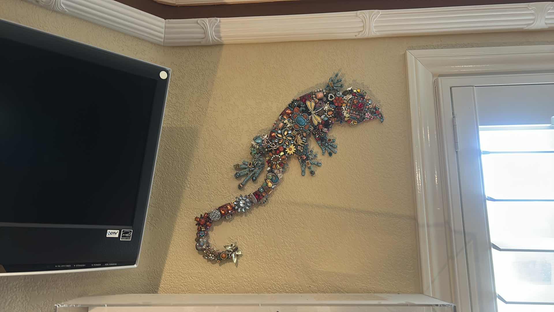Photo 1 of ART CREATIONS BY CJ BEJEWELED LIZARD WALL DECOR  22”