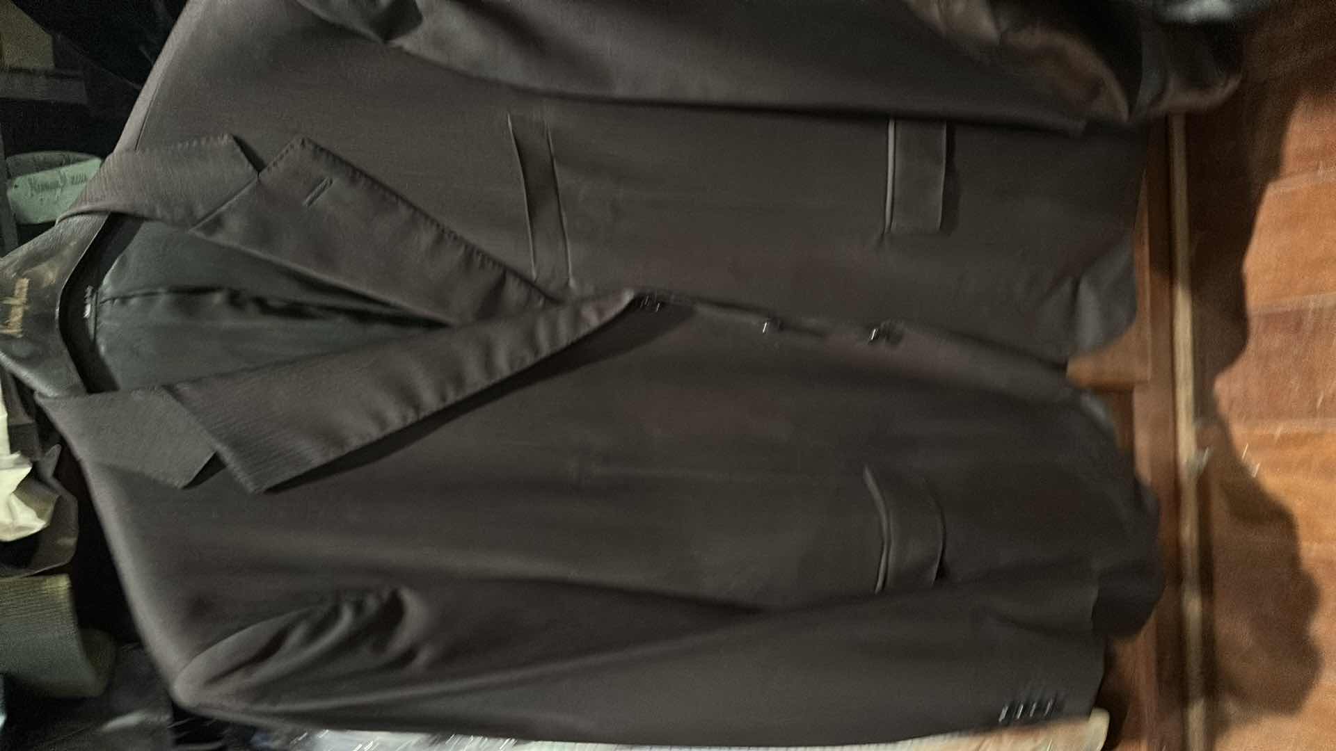 Photo 1 of MENS DESIGNER CLOTHING SIZE L XL