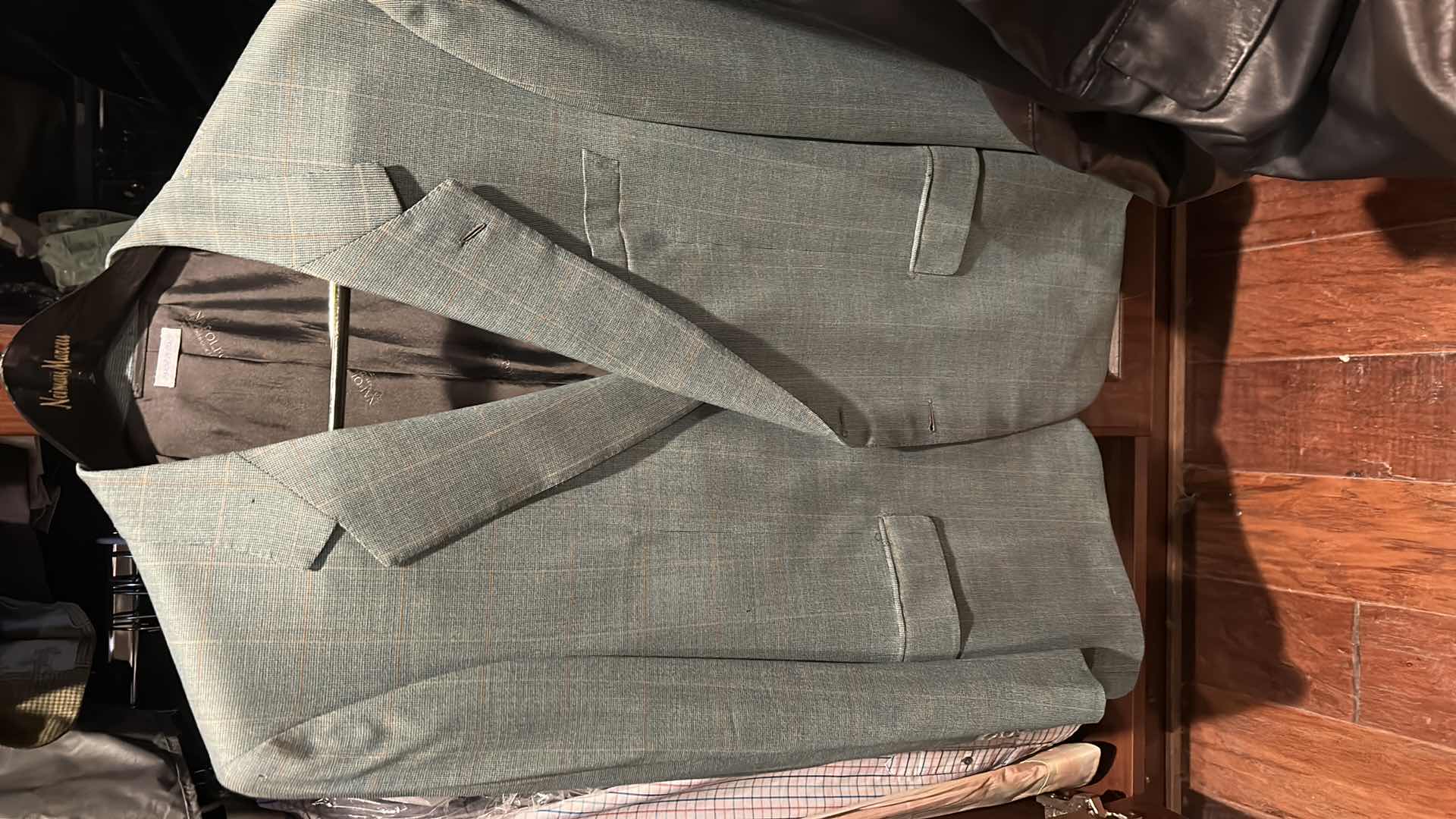 Photo 1 of MENS DESIGNER CLOTHING SIZE L XL