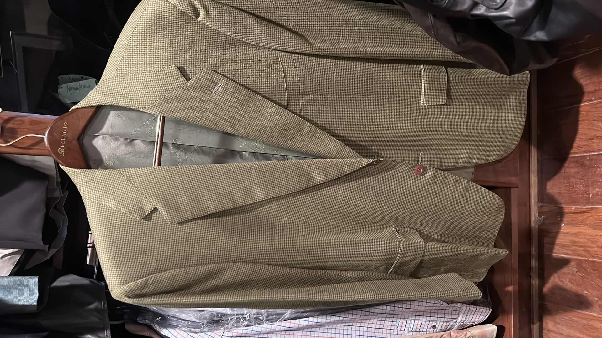 Photo 1 of MENS DESIGNER CLOTHING SIZE L XL