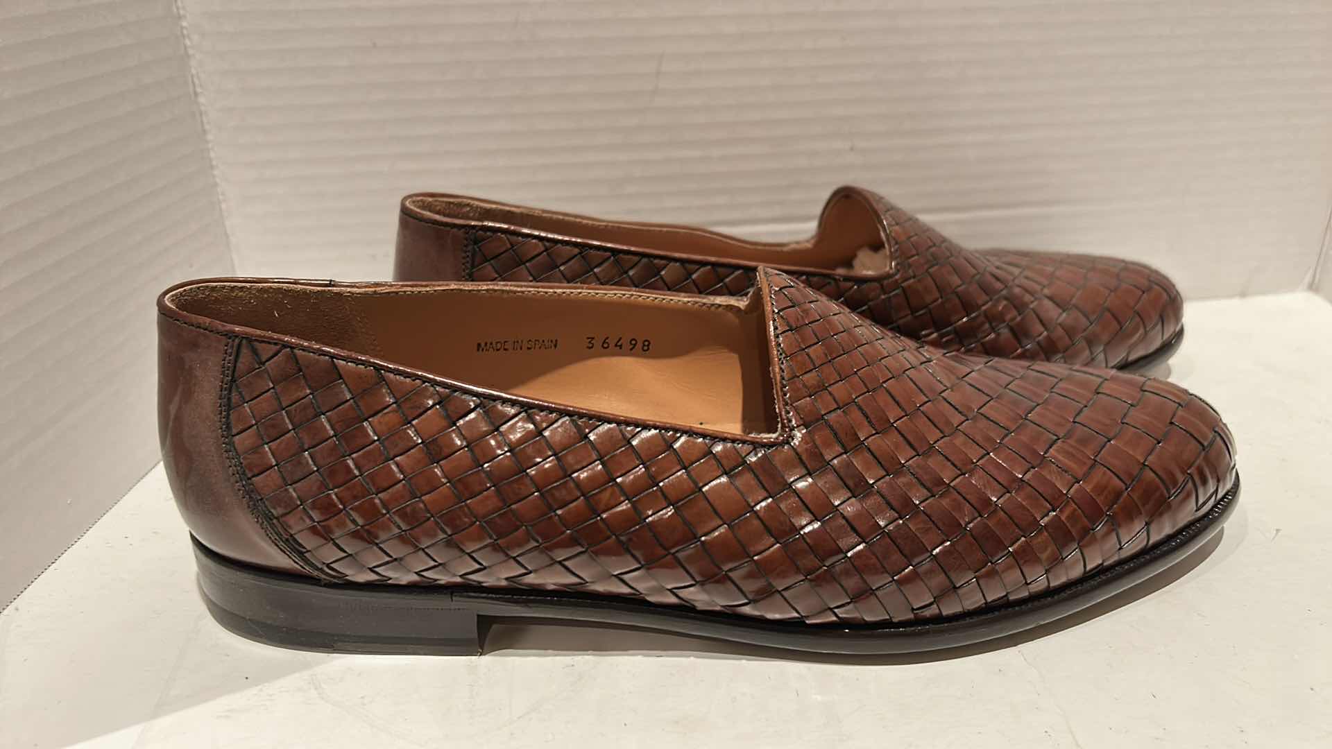 Photo 1 of 2- DESIGNER AVENTURA MEN'S LEATHER LOAFERS, MADE IN SPAIN (SIZE 10)