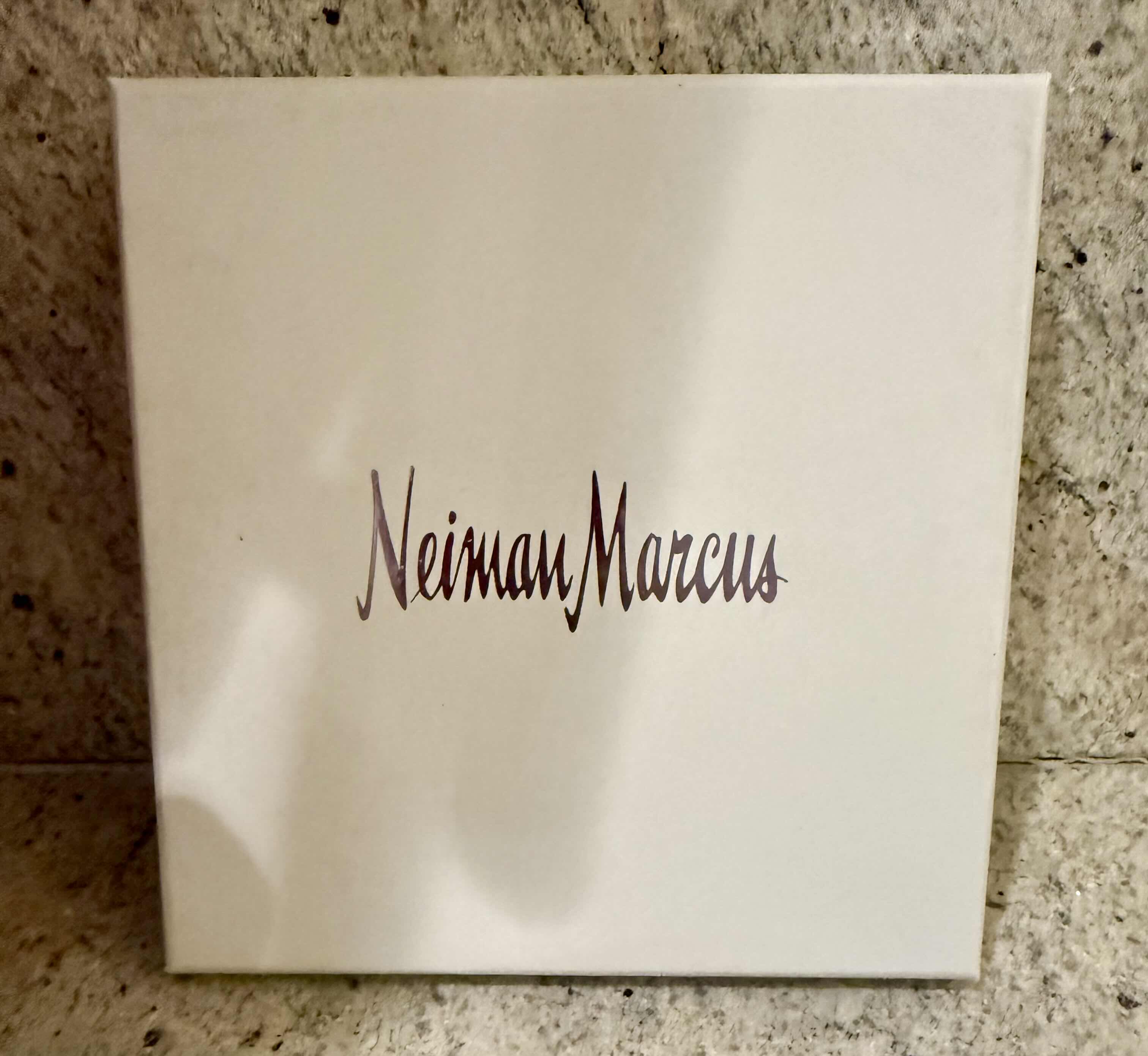 Photo 1 of NEW 4- NEIMUM MARCUS LUGGAGE TAGS