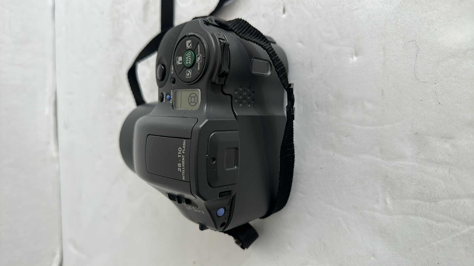 Photo 1 of OLYMPUS 28-110mm INTELLIGENT FLASH  CAMERA W STORAGE CASE