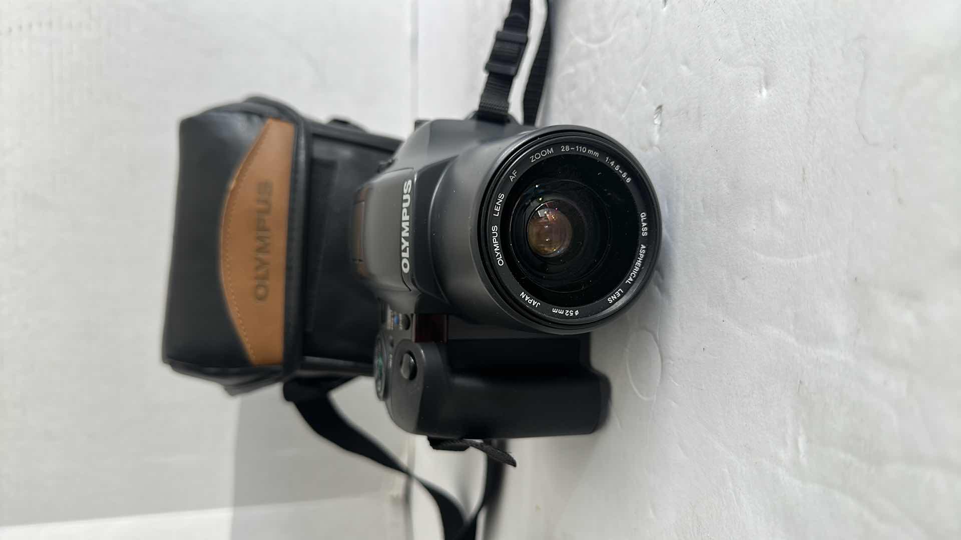 Photo 1 of OLYMPUS 28-110mm INTELLIGENT FLASH  CAMERA W STORAGE CASE