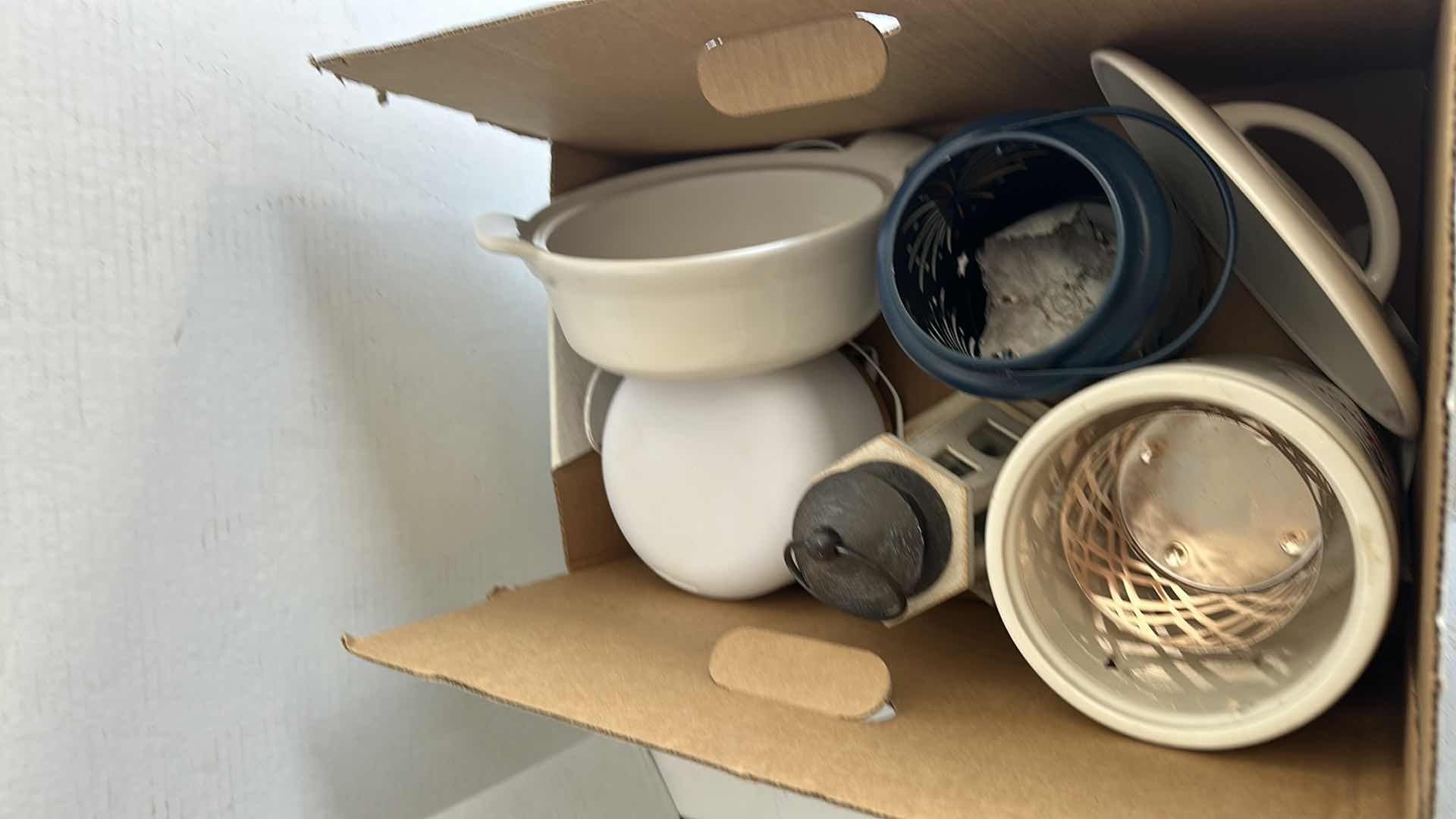 Photo 1 of ASAKUKI ESSENTIAL OIL DIFFUSER HUMIDIFIER W REMOTE, WHITE CERAMIC CASSEROLE DISH W LID, CANDLE HOLDERS/HOME DECOR