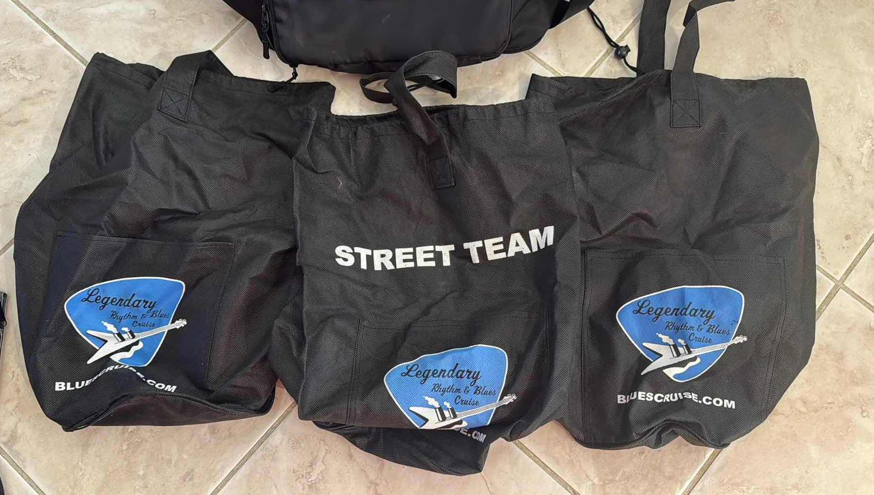 Photo 1 of 8-BLACK TRAVEL BAGS