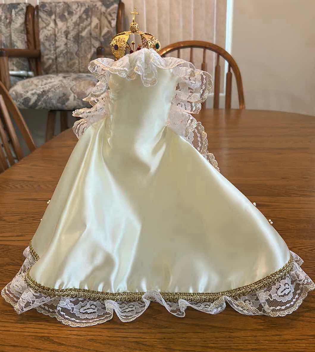 Photo 1 of INFANT JESUS OF PRAGUE STATUE W VESTMENTS H15”