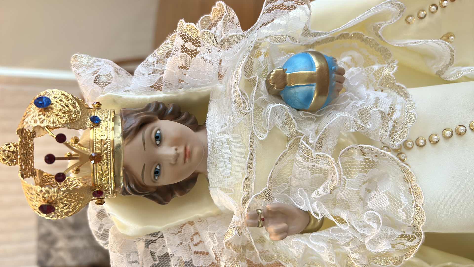 Photo 1 of INFANT JESUS OF PRAGUE STATUE W VESTMENTS H15”