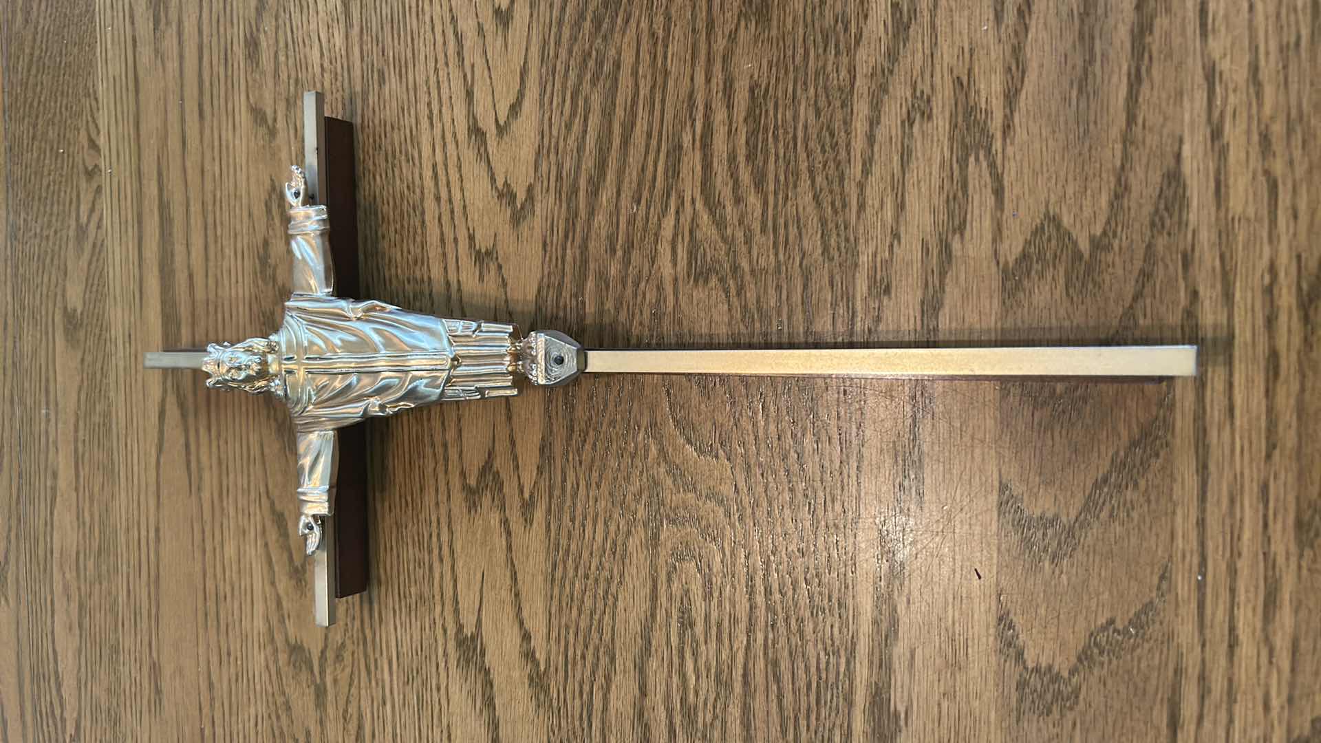 Photo 1 of 2 - RELIGIOUS STATUES GOLD CRUCIFIX