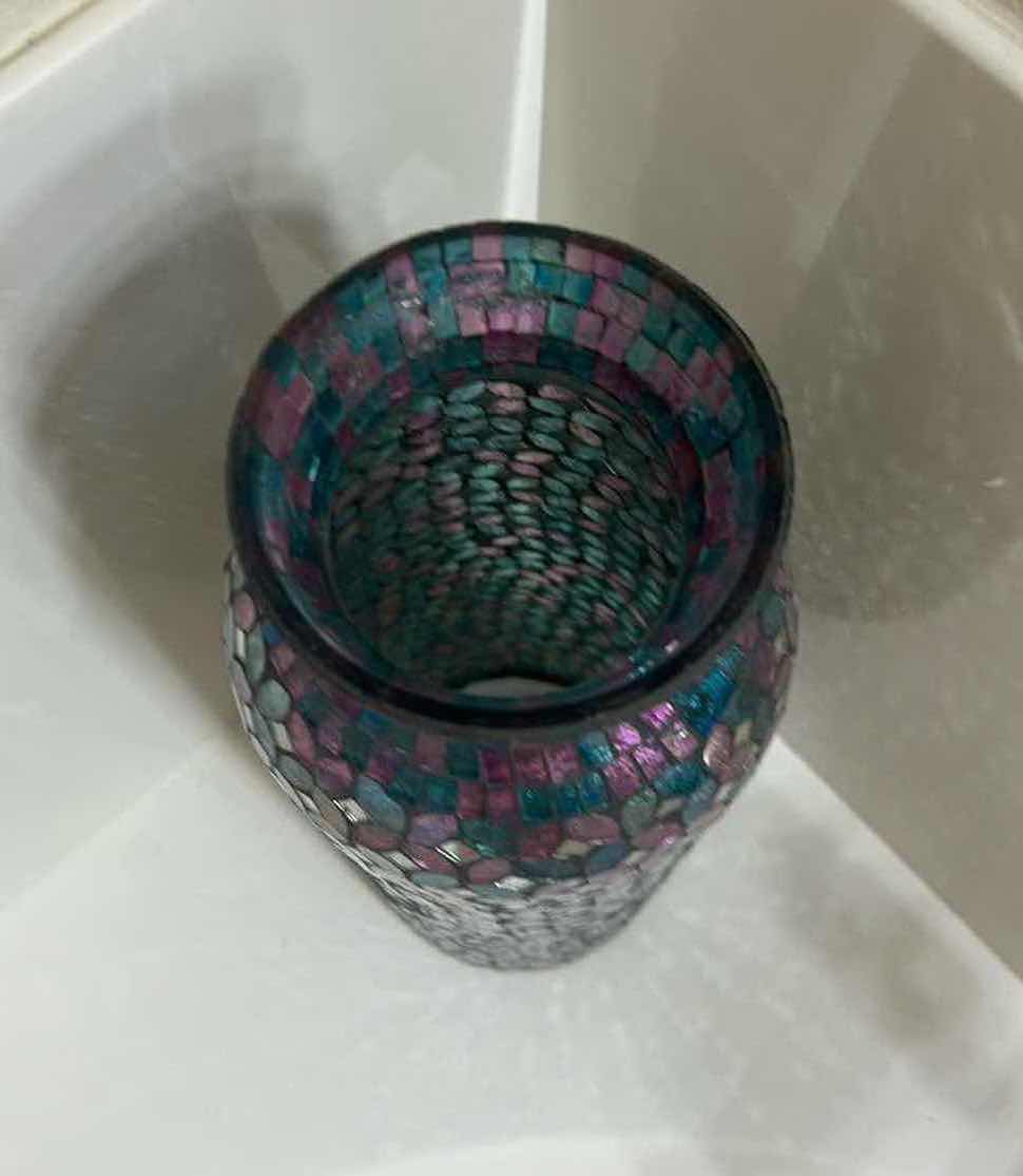 Photo 1 of DECORATIVE GLASS VASE H 20”