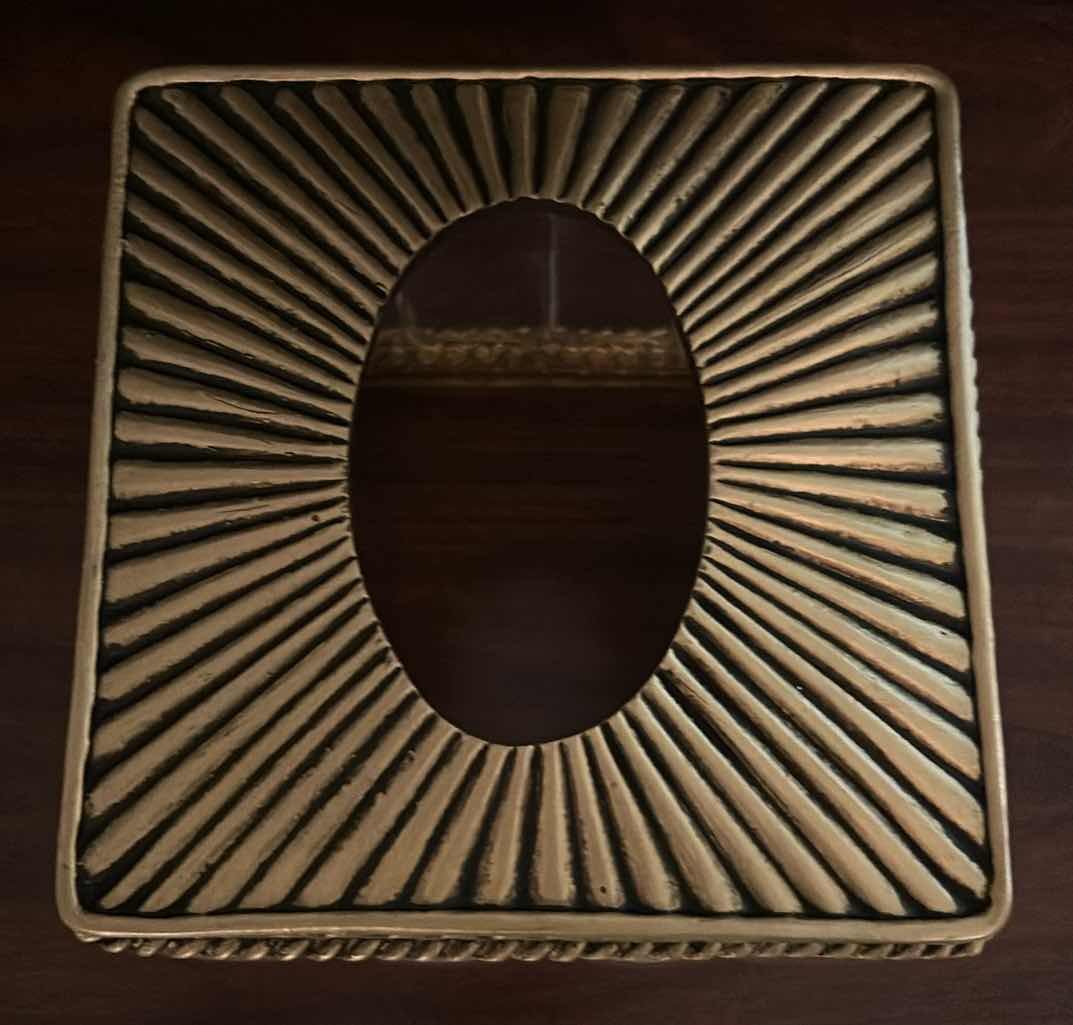 Photo 1 of 2 GLASS AND GOLD TISSUE HOLDERS