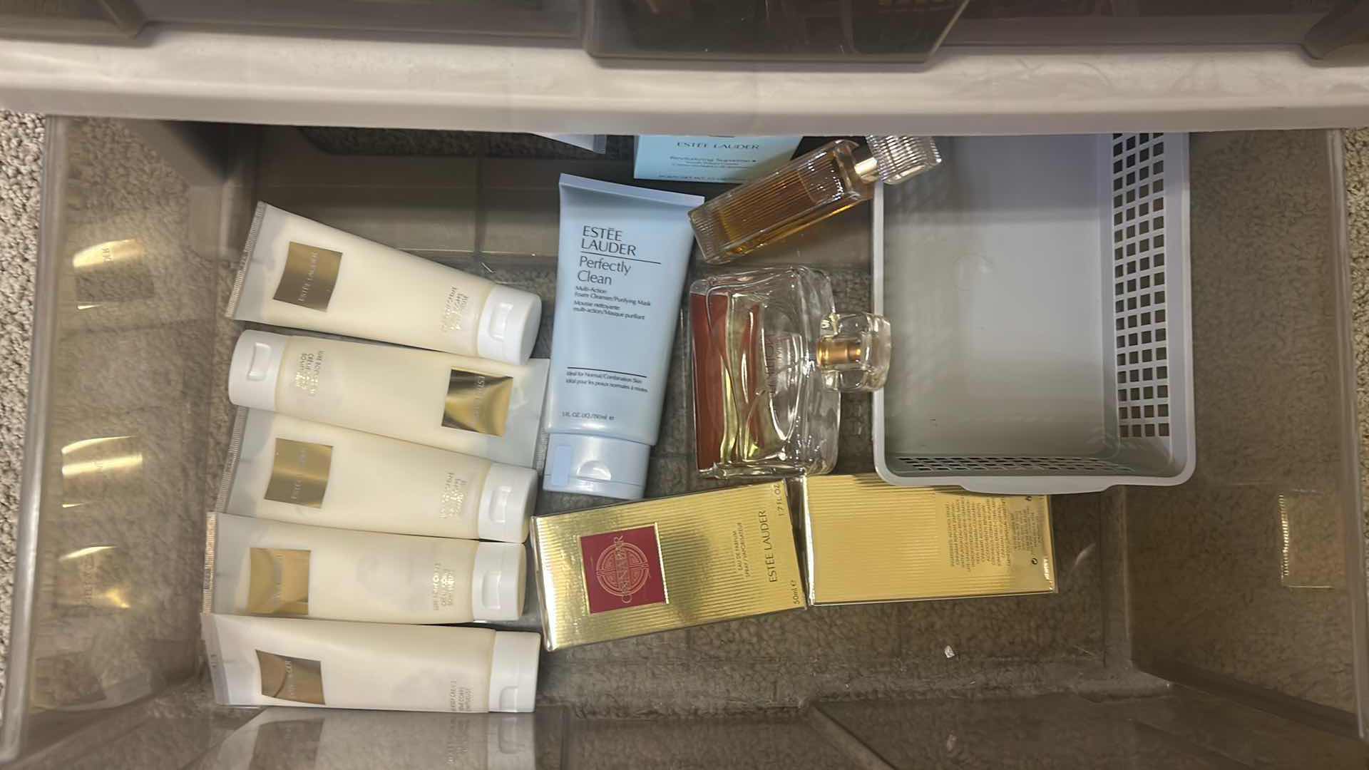 Photo 1 of IRIS USA PLASTIC DRAWER STORAGE ORGANIZER W MEDICAL AND WOMENS TOILETRIES 20' X 15' H 20'