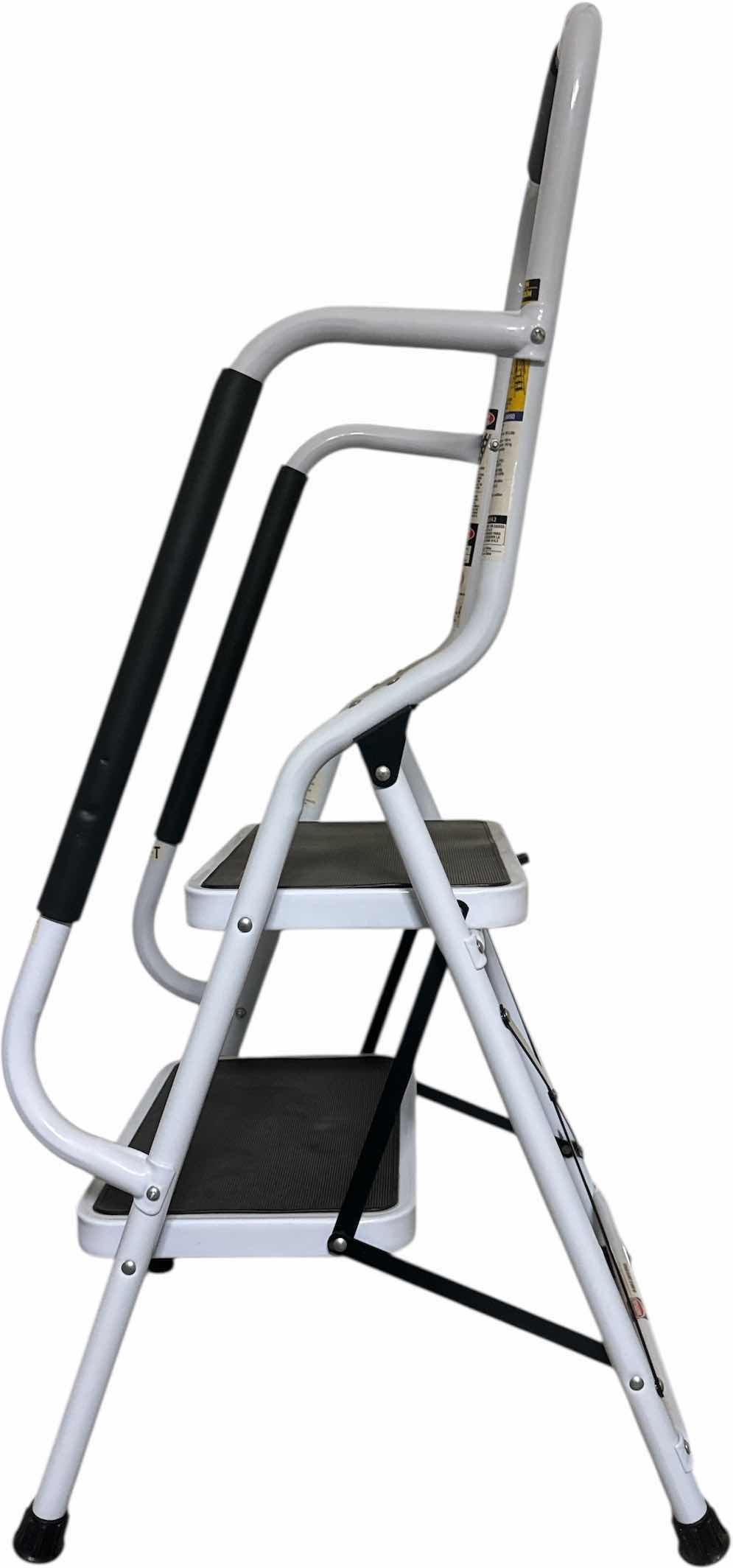 Photo 1 of 2 STEP LADDER WHITE/BLACK HOLDS UP TO 225LBS

H43”