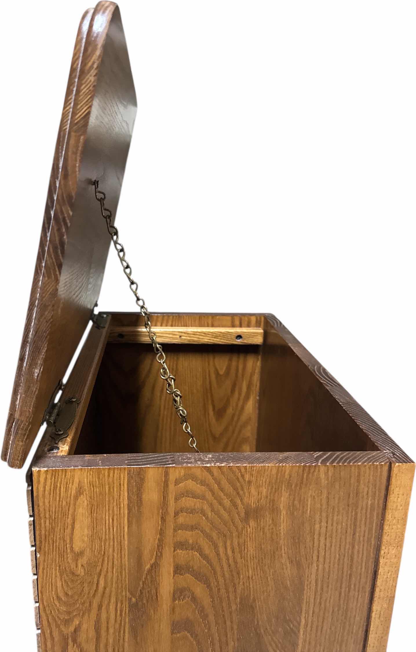 Photo 1 of 2- LAUNDRY HAMPER WOOD AND HEAVY DUTY PLASTIC

H25.5” AND SMALLER