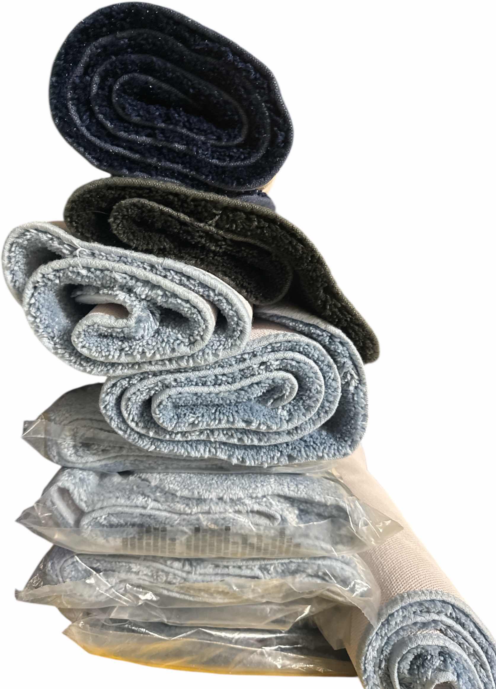 Photo 1 of 11- BATHROOM RUGS LIGHT BLUE DARK BLUE AND GREY

L33” X H19”