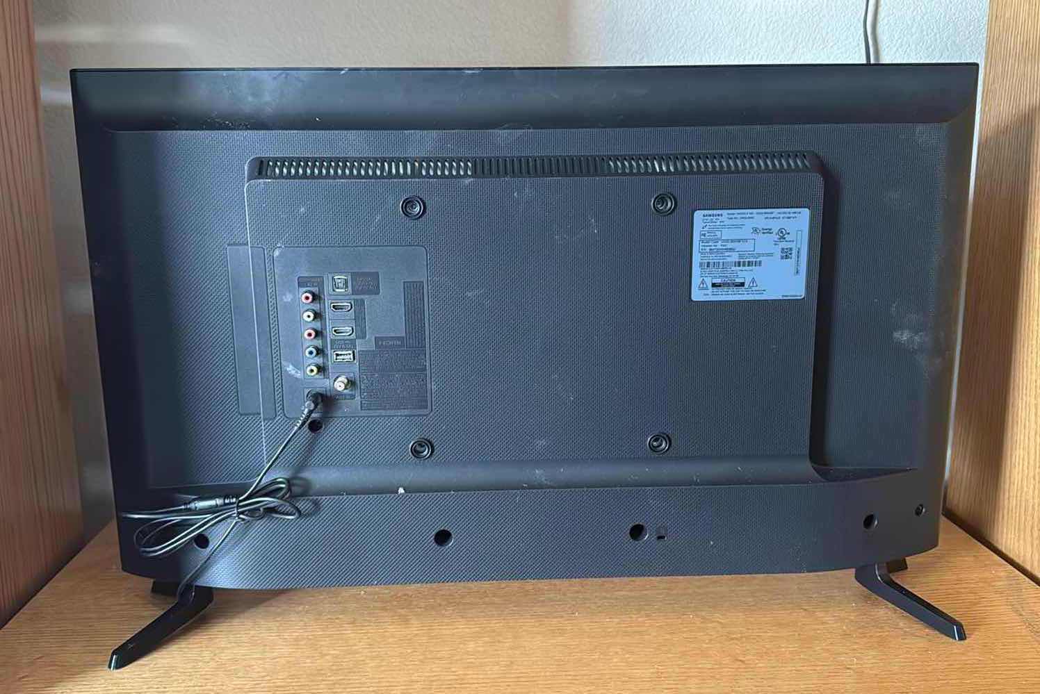 Photo 1 of 32” SAMSUNG FLAT SCREEN TV W REMOTE