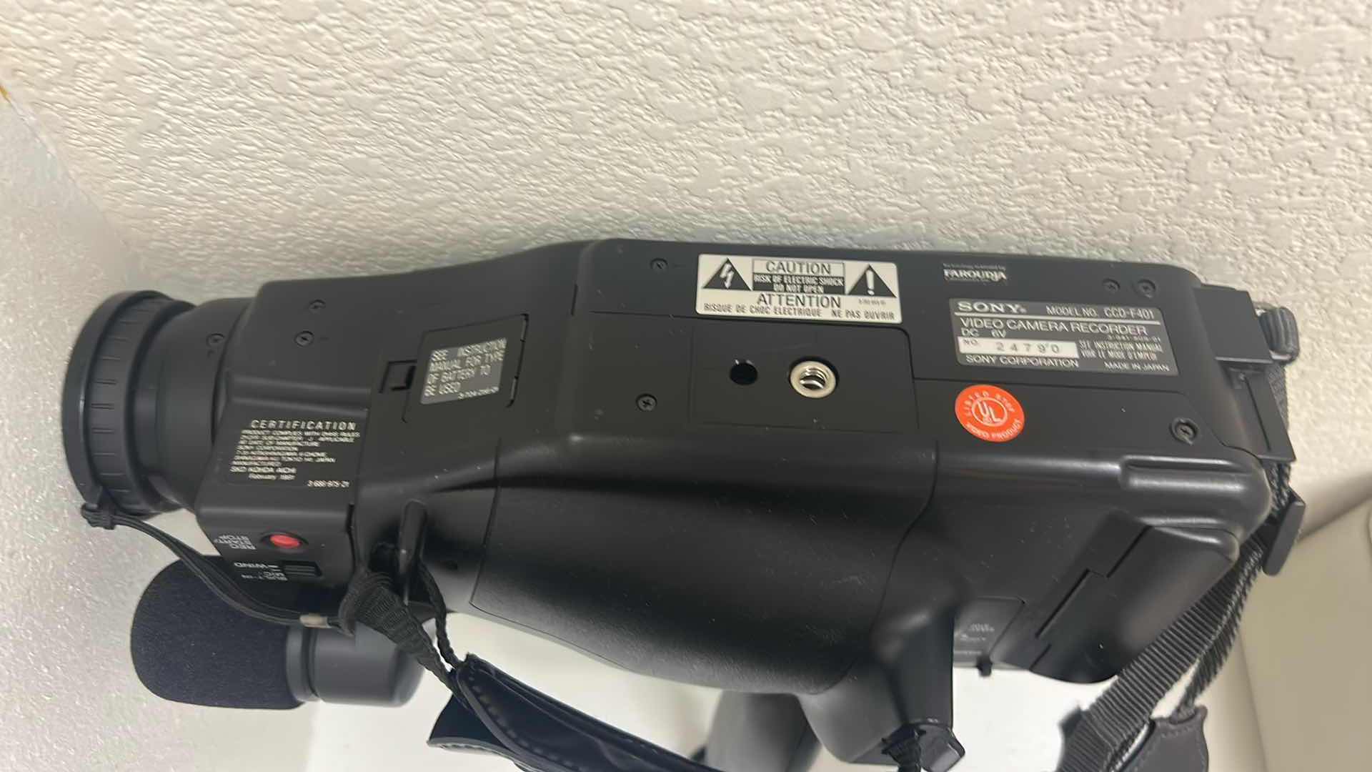 Photo 1 of SONY HANDYCAM VIDEO CAMARA W CASE CCD-F401