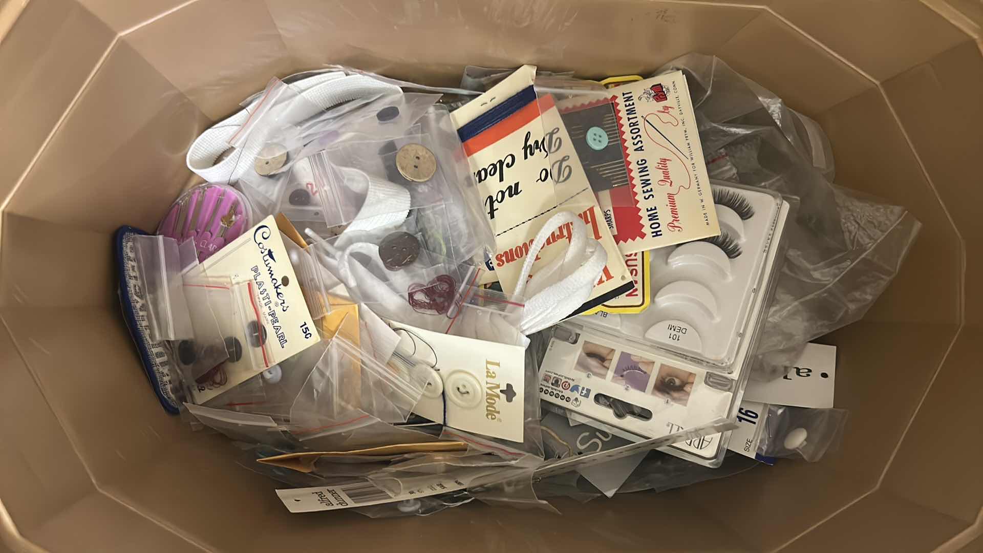 Photo 1 of CONTENTS OF PLASTIC SEWING CASE