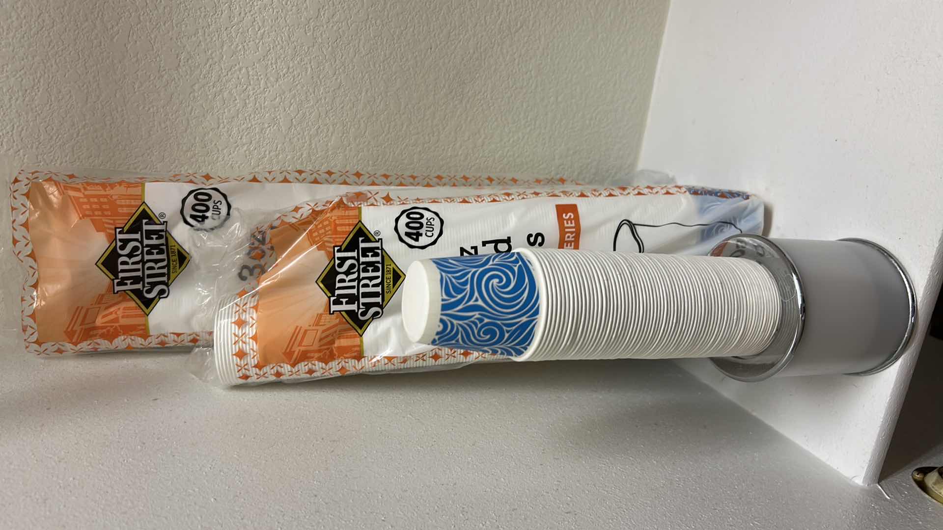 Photo 1 of 3OZ COLD CUPS W DISPENSER