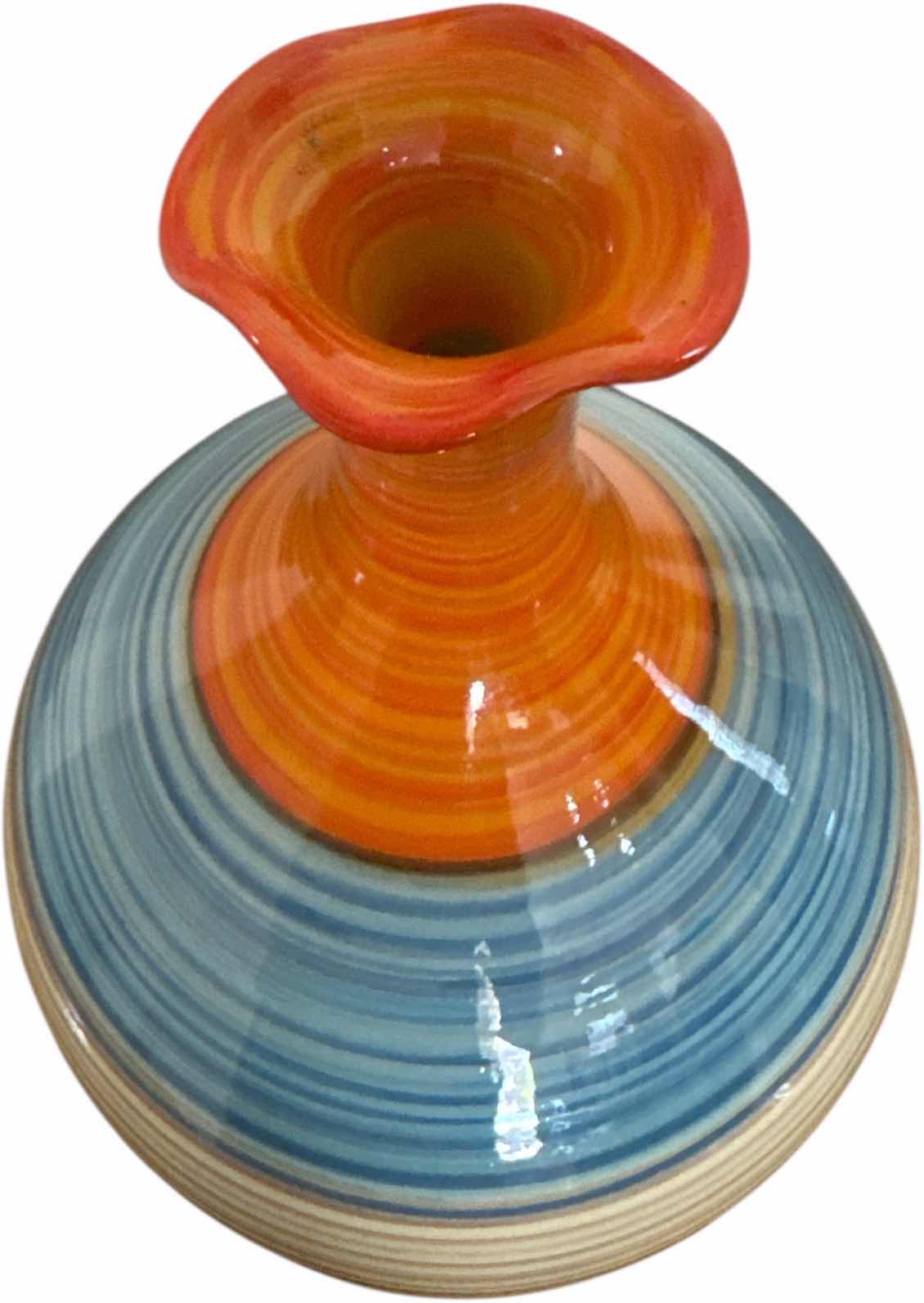 Photo 1 of HOMEGOODS  GLAZED CERAMIC ART VASE 

D9” X H12”